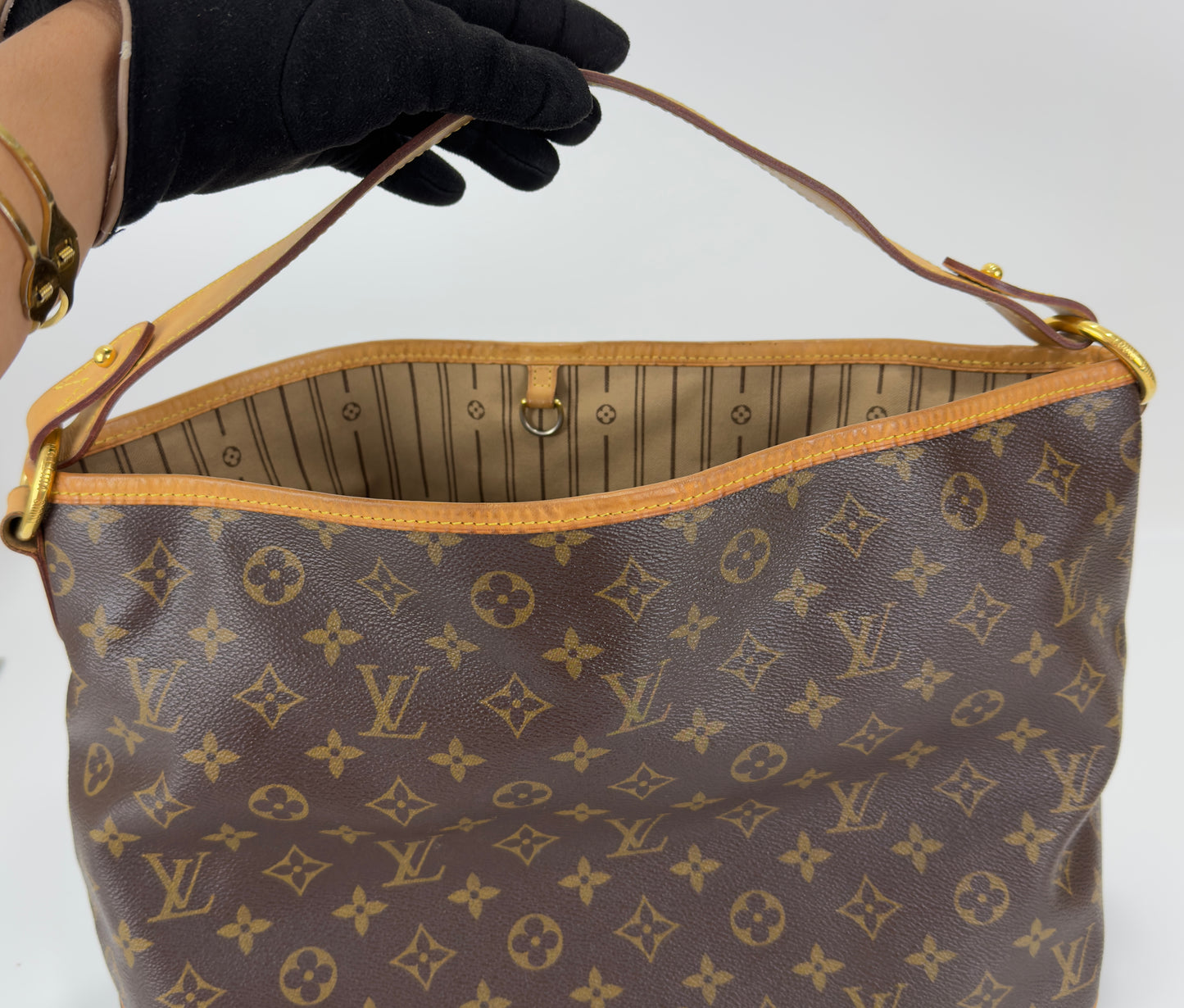 Lv Delightful