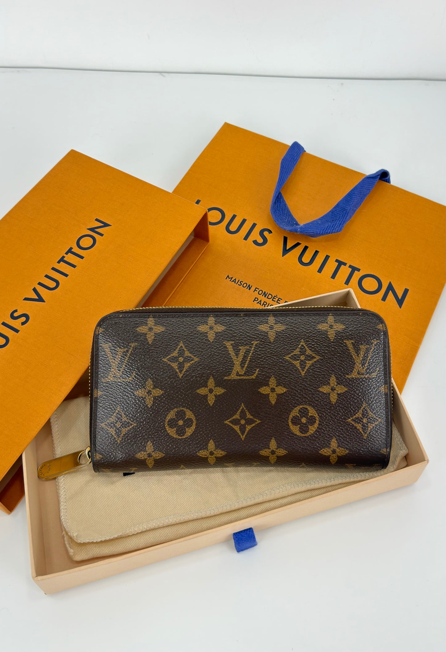 Louis Vuitton Zippy Wallet In Monogram