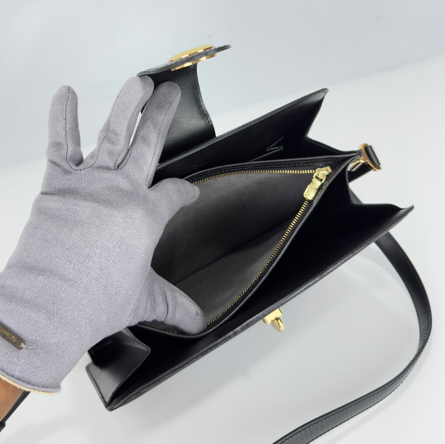 Louis Vuitton Capucines Black Epi Leather