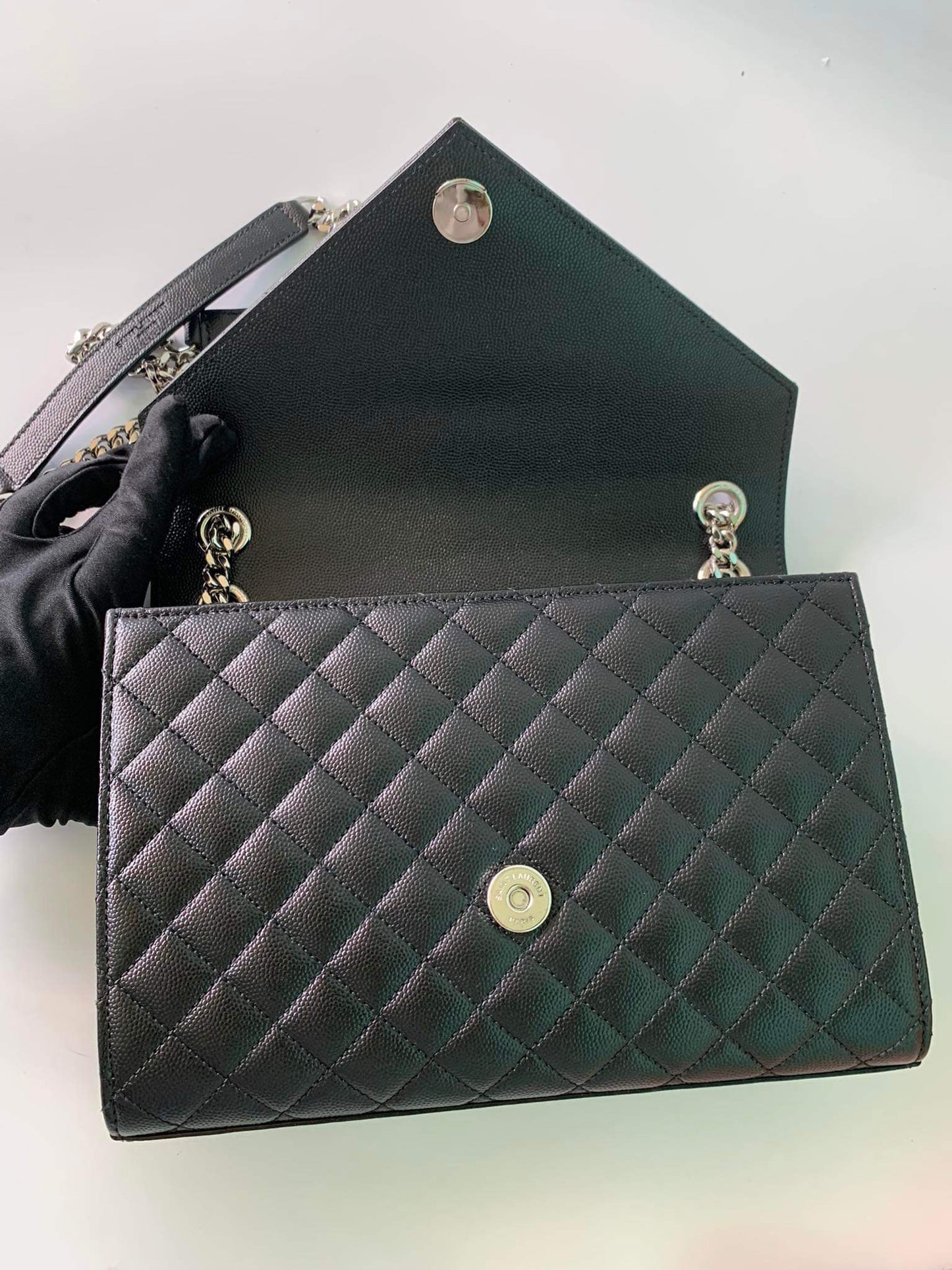 Ysl
Envelope medium