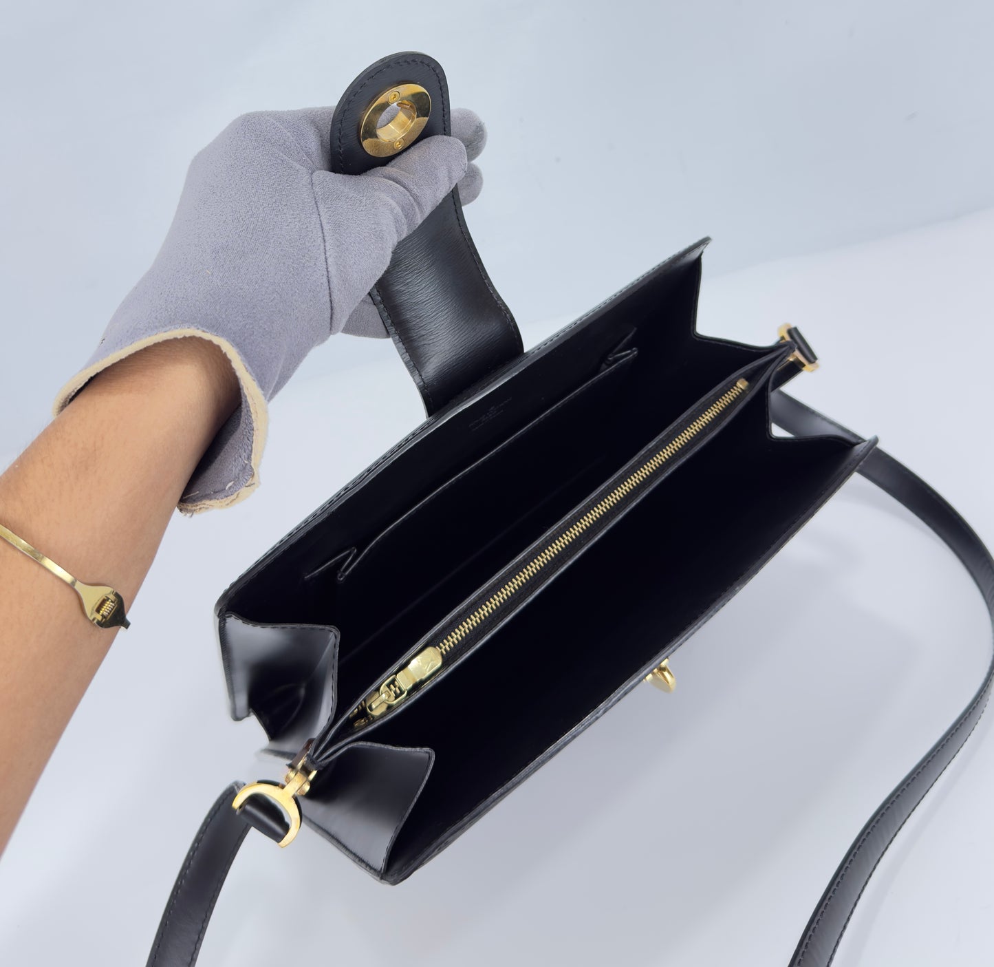 Louis Vuitton Capucines Black Epi Leather