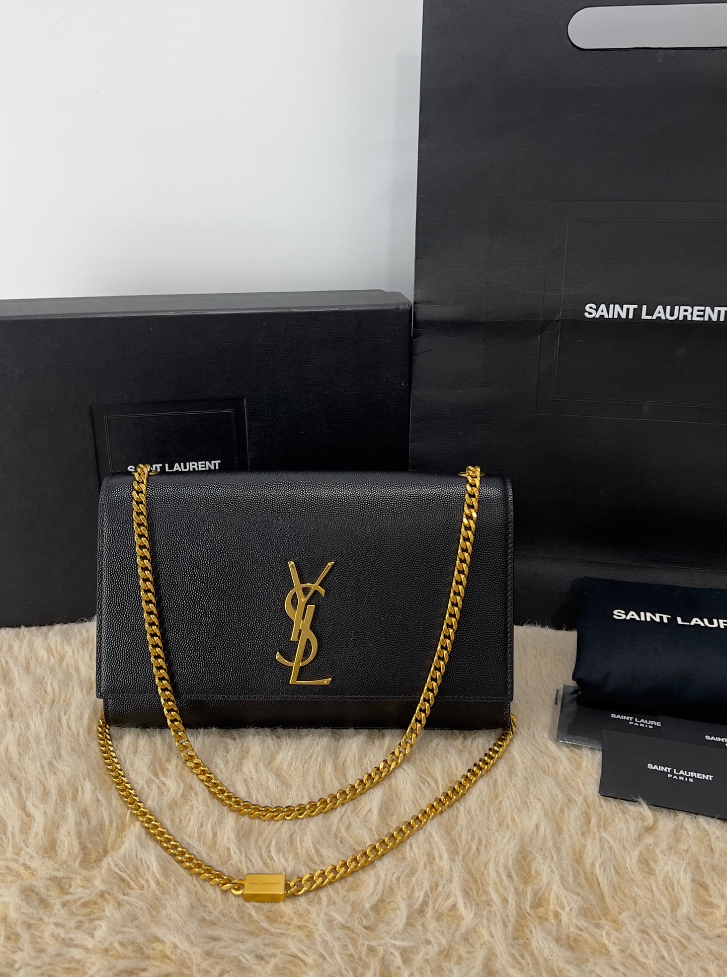 Saint Laurent Kate Medium In Grain De Poudre
Embossed Leather