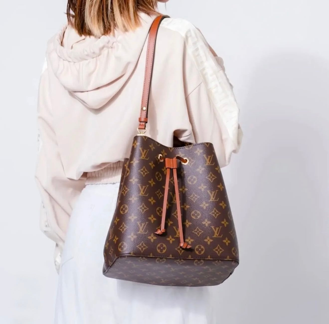Louis Vuitton Neo Noe MM Caramel