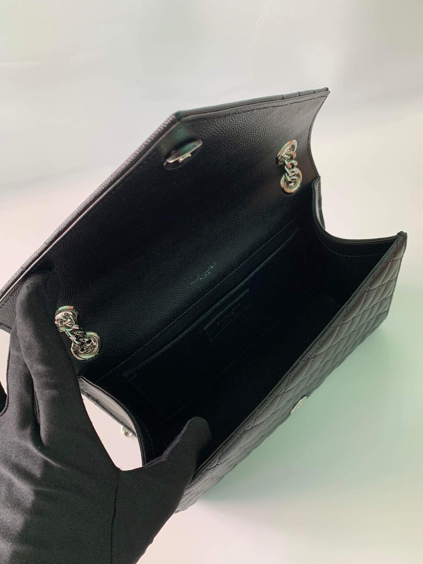 Ysl
Envelope medium