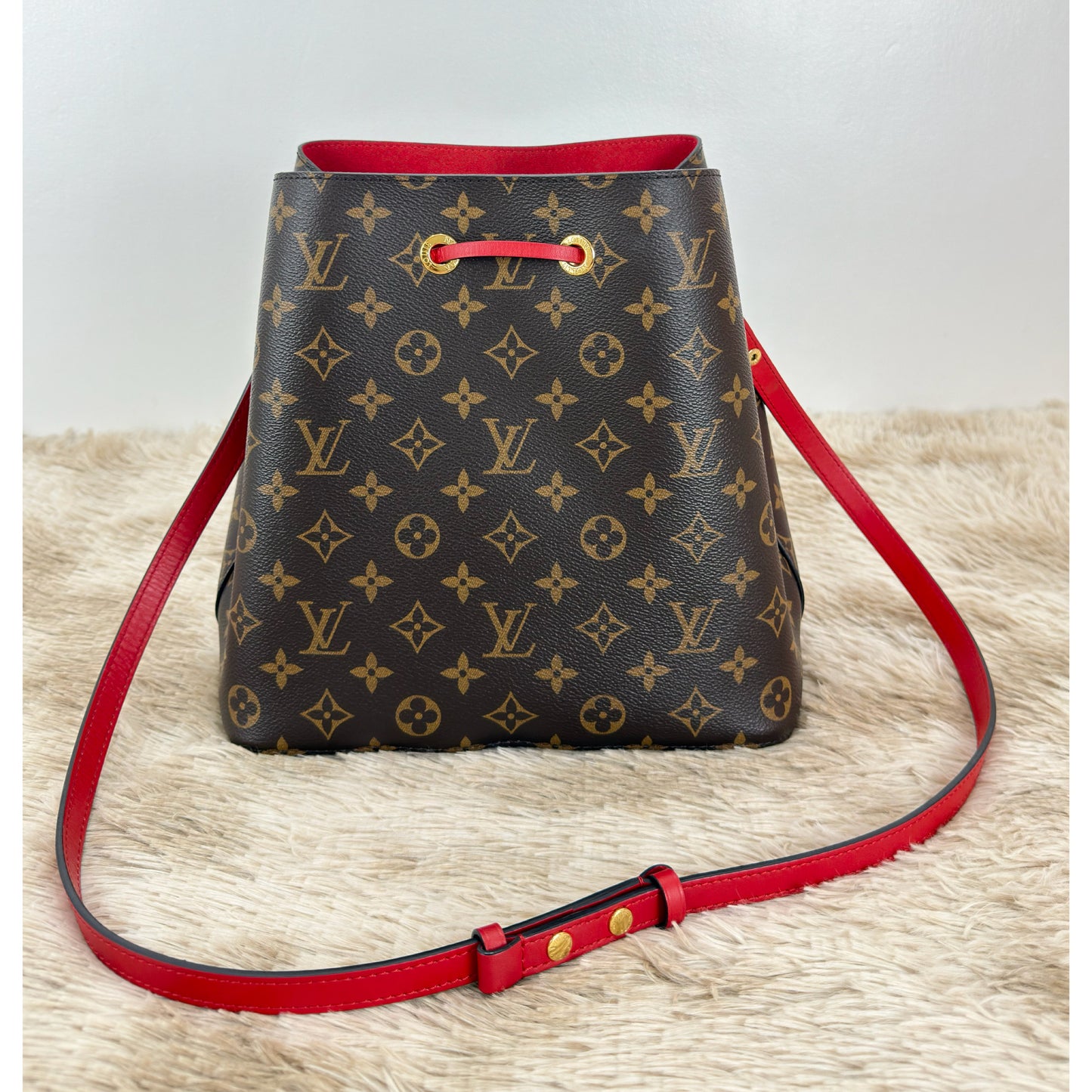 Louis Vuitton Monogram Canvas Neo Noe MM