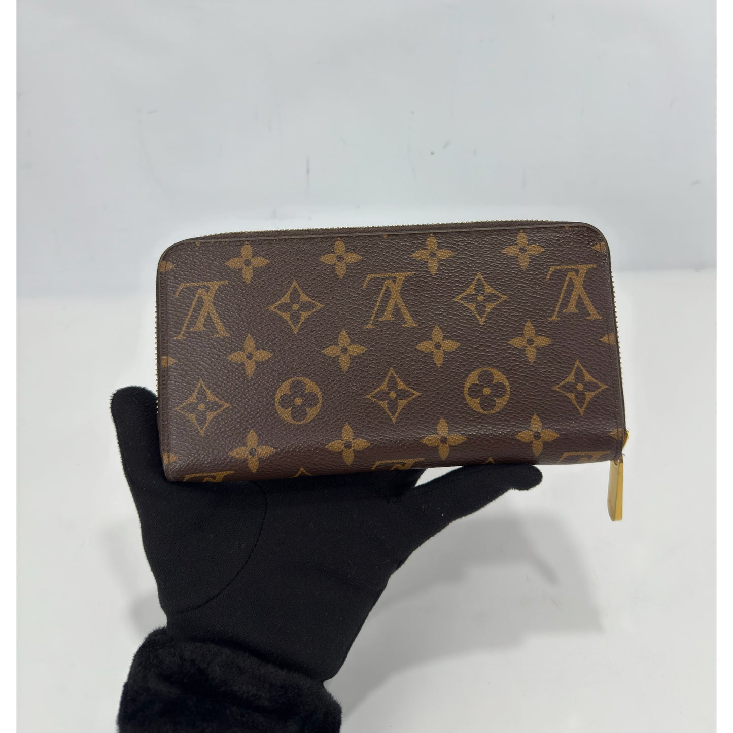 Louis Vuitton Monogram Zippy Wallet