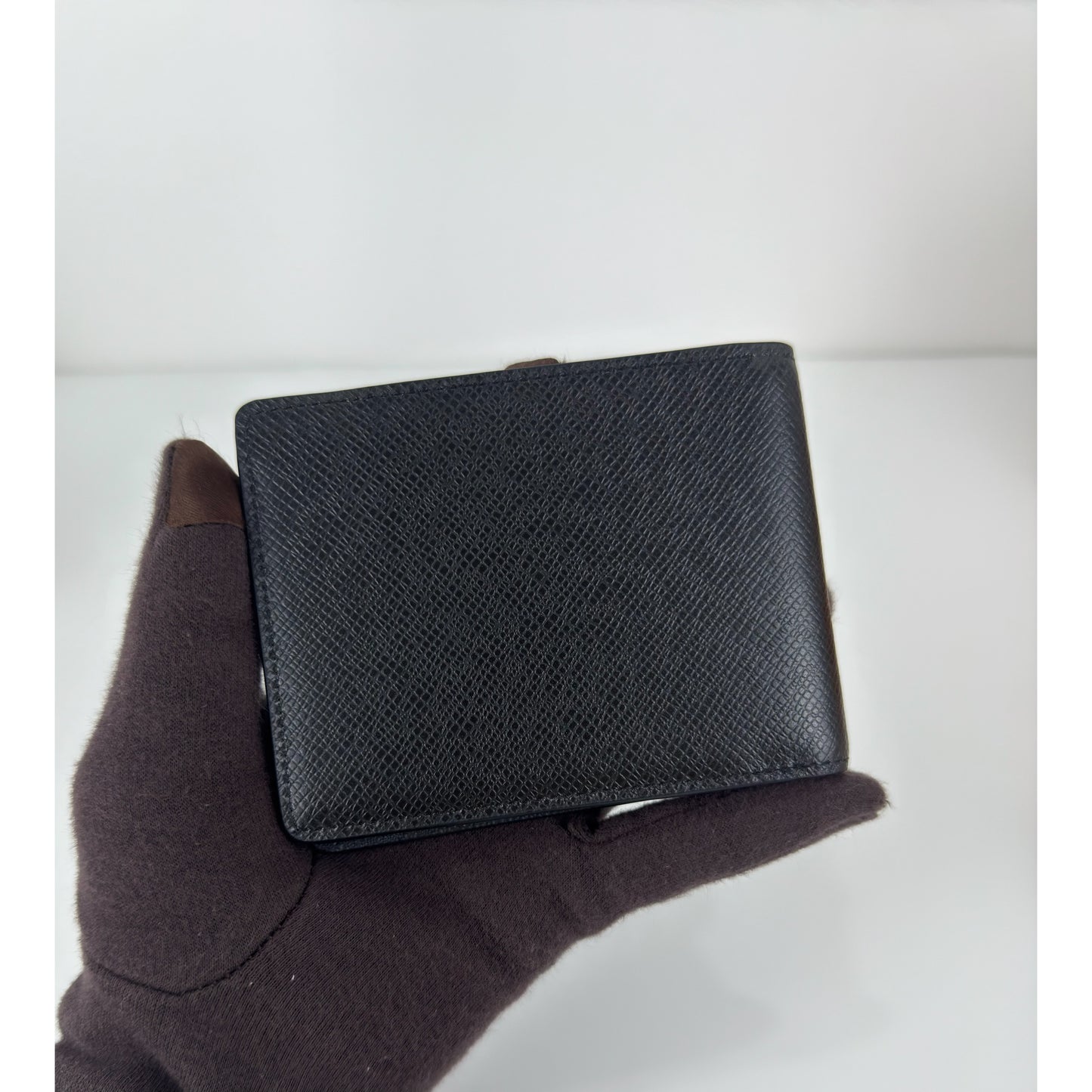 Louis Vuitton Multiple Wallet In Black Taiga Leather ( 1 )