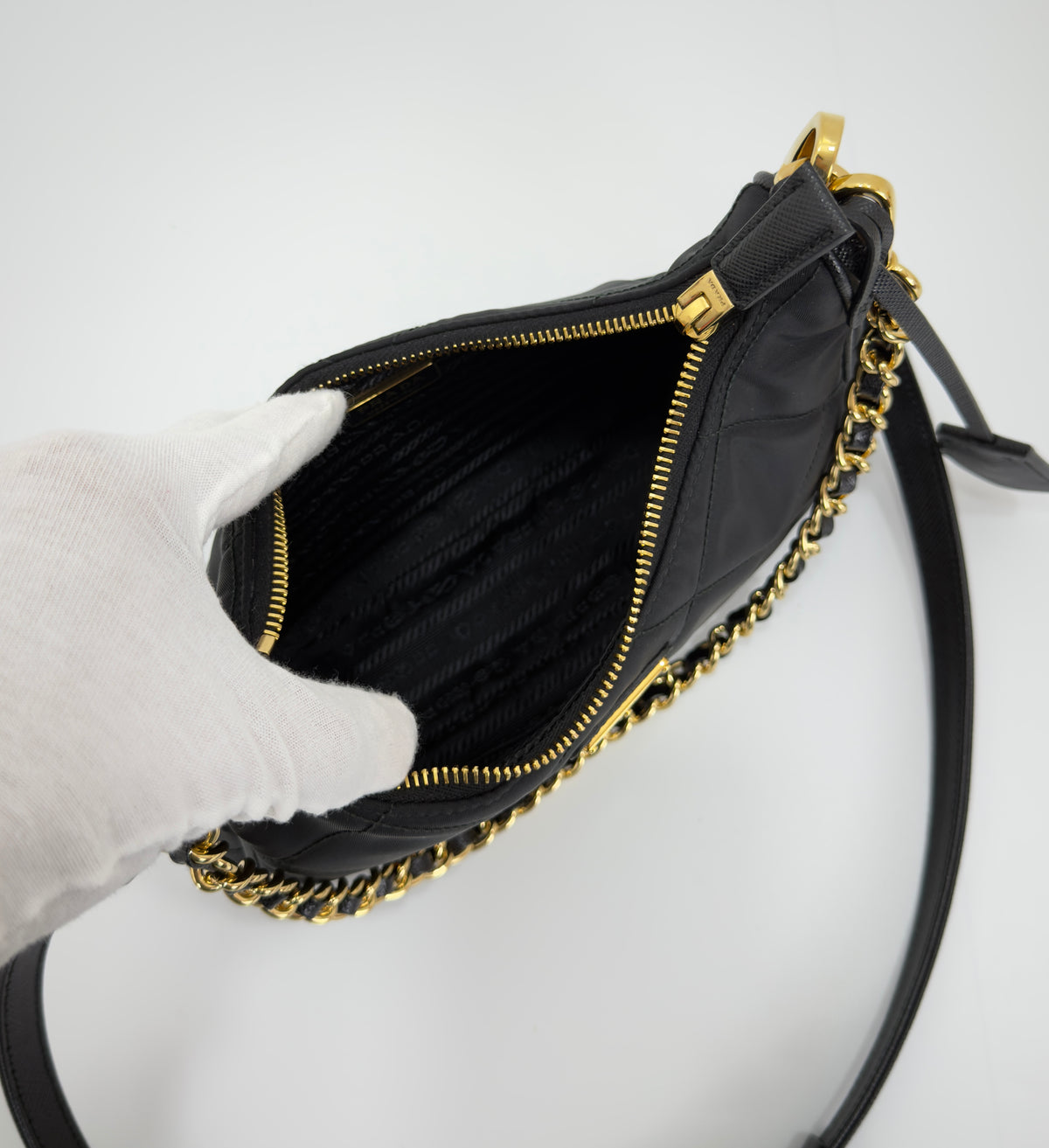 Prada Mini Re-Edition 1995 Chaîne Shoulder Bag