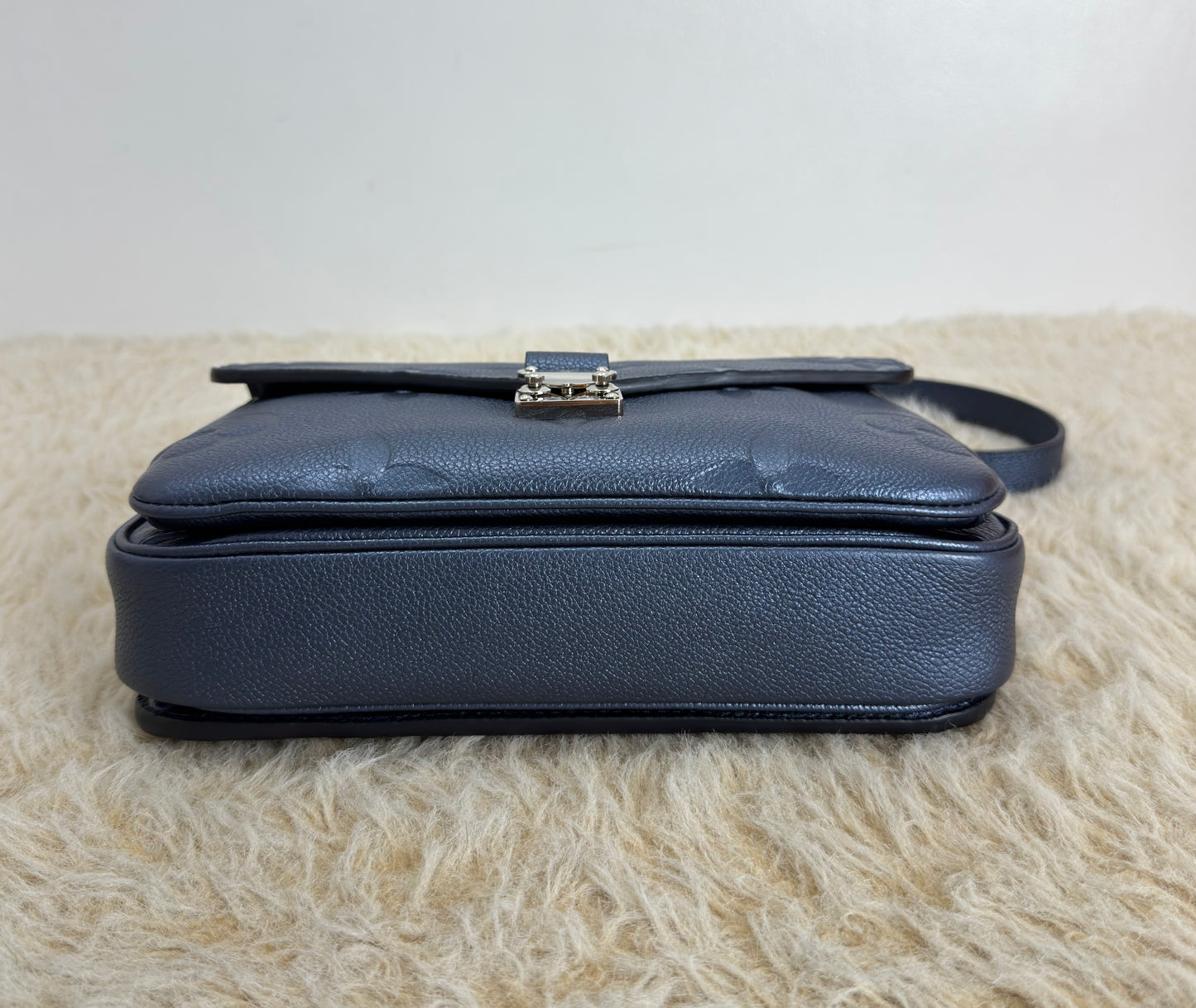 Louis Vuitton Navy Nacre Metallic Empreinte
Monogram Giant Pochette Metis