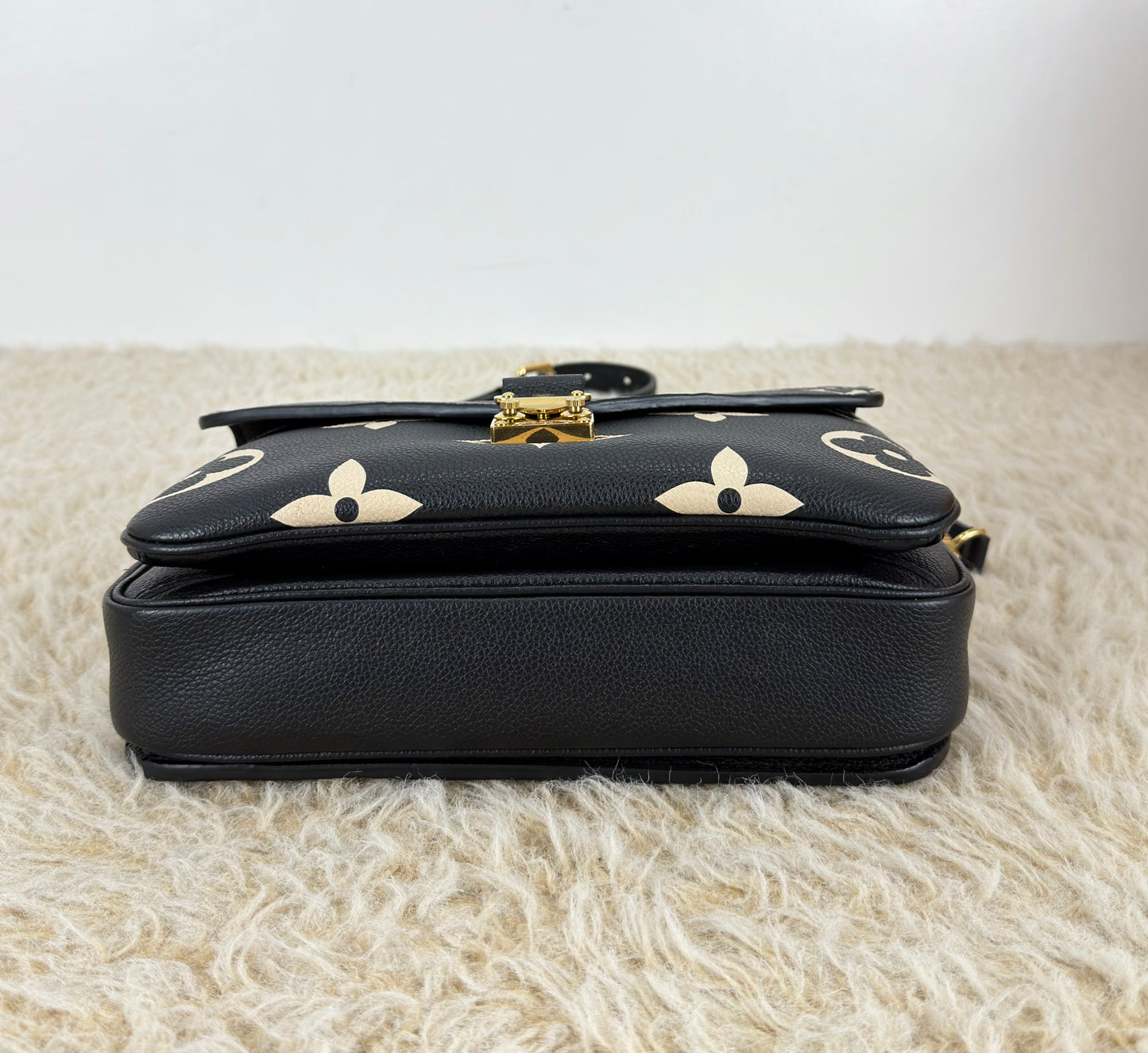 Louis Vuitton Pochette Métis Bicolor Monogram Empreinte