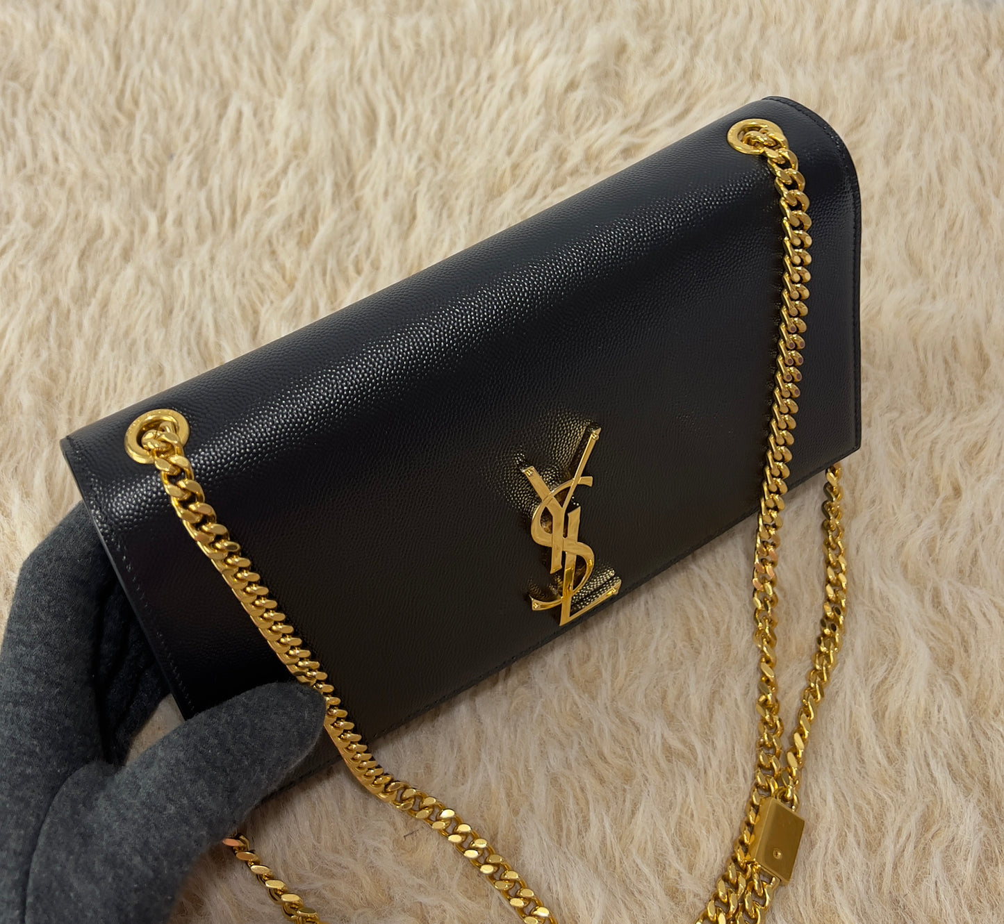 Saint Laurent Kate Medium In Grain De Poudre
Embossed Leather