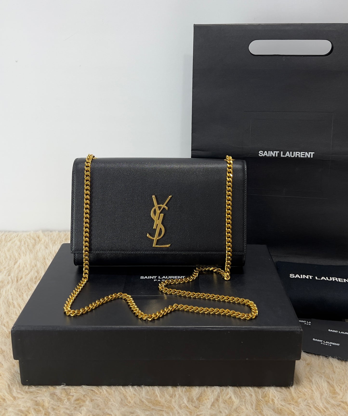 Saint Laurent Kate Medium In Grain De Poudre
Embossed Leather
