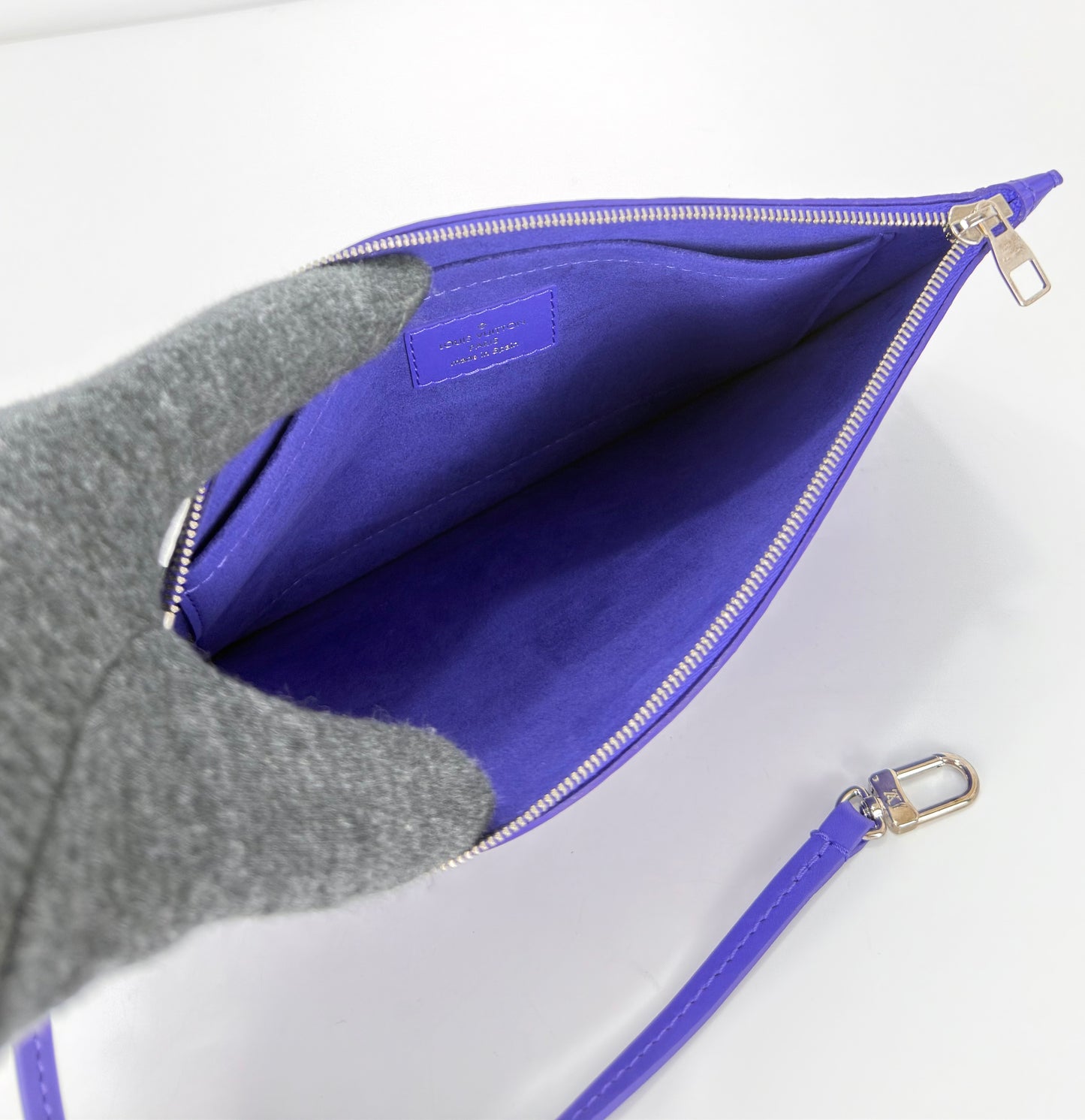 Louis Vuitton Epi Leather Neverfull MM Pochette
