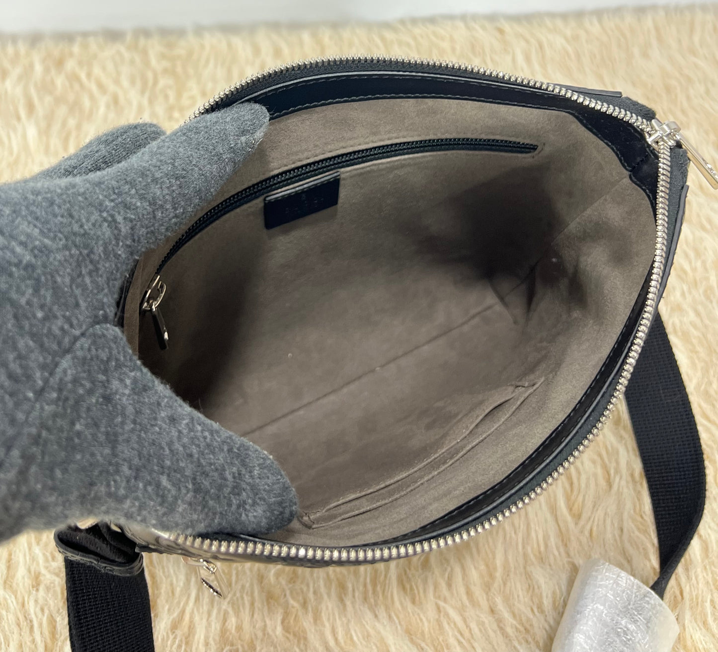 Gucci GG Signature Zip Messenger Bag