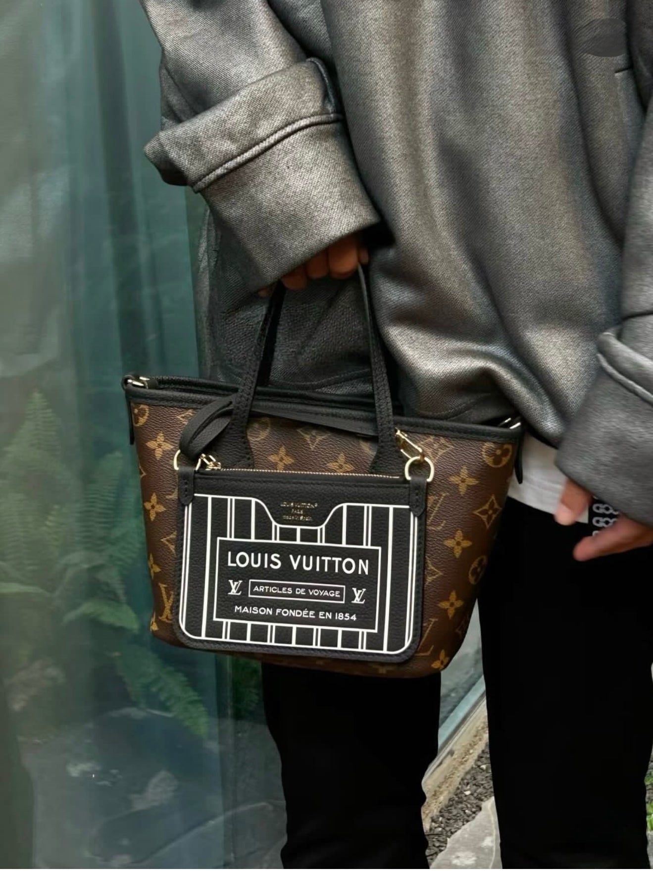 Louis Vuitton Neverfull Bandoulière Inside Out BB