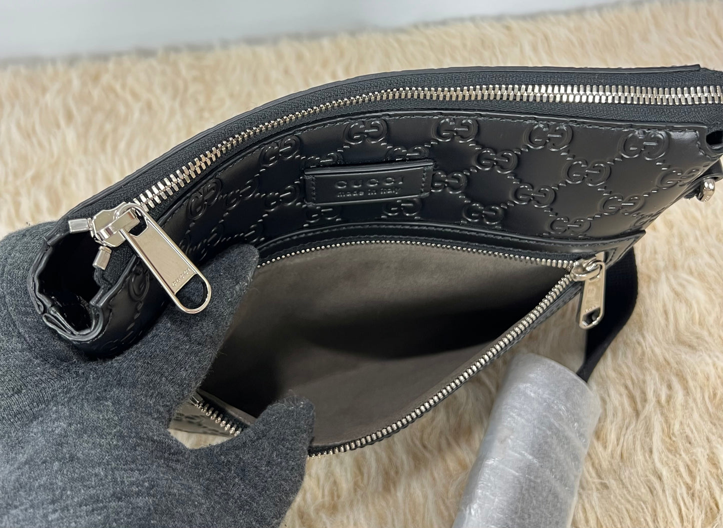 Gucci GG Signature Zip Messenger Bag