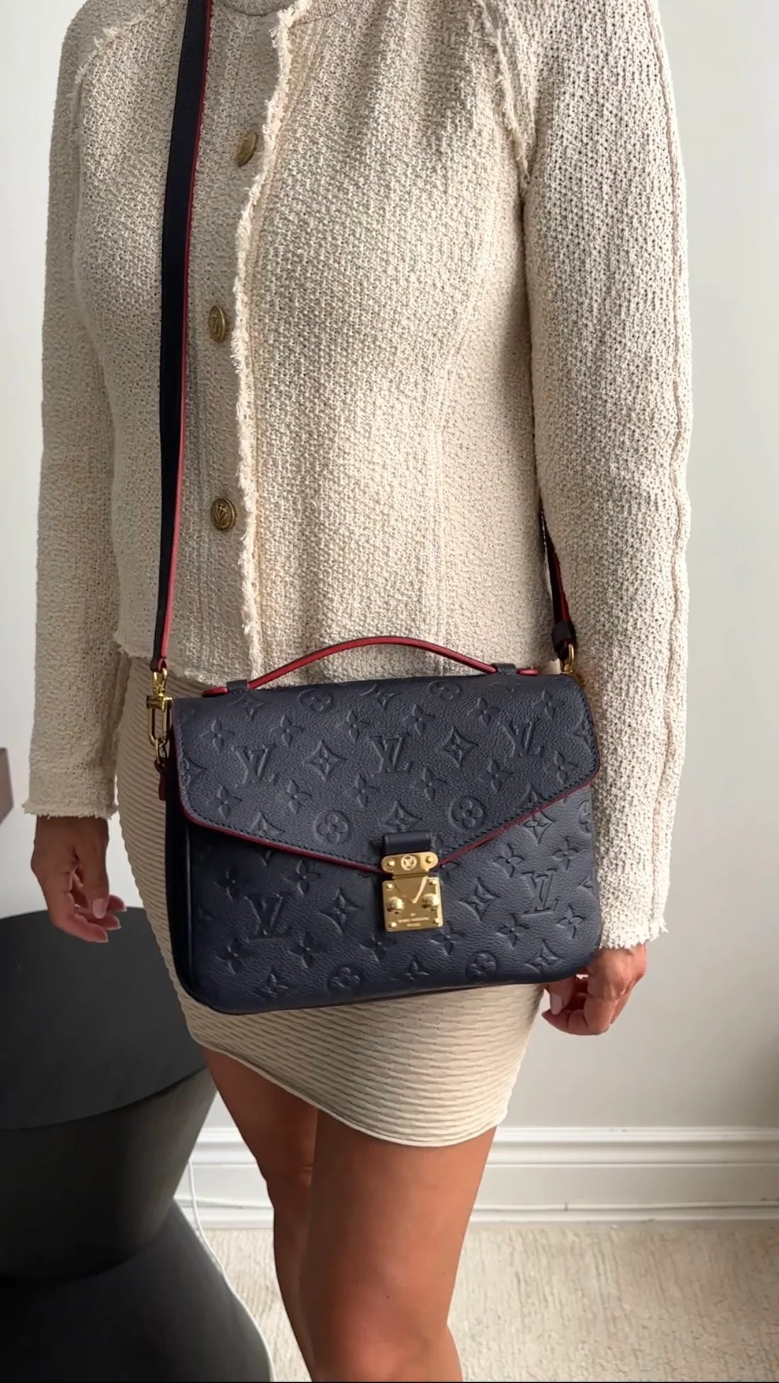 Louis Vuitton Pochette Métis In Marine Rouge
Monogram Empreinte