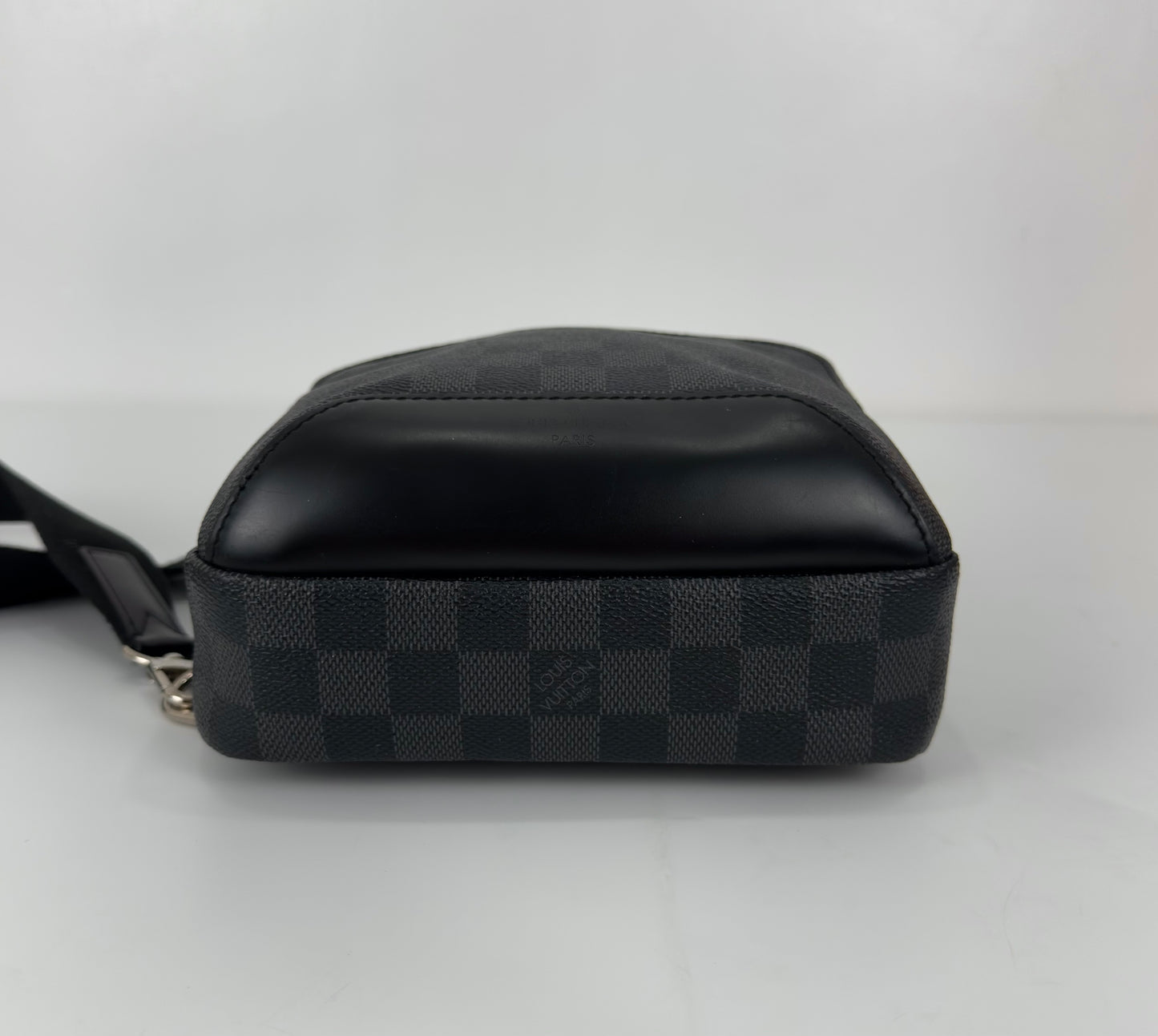 Louis Vuitton LV Avenue Sling Bag In Damier Graphite