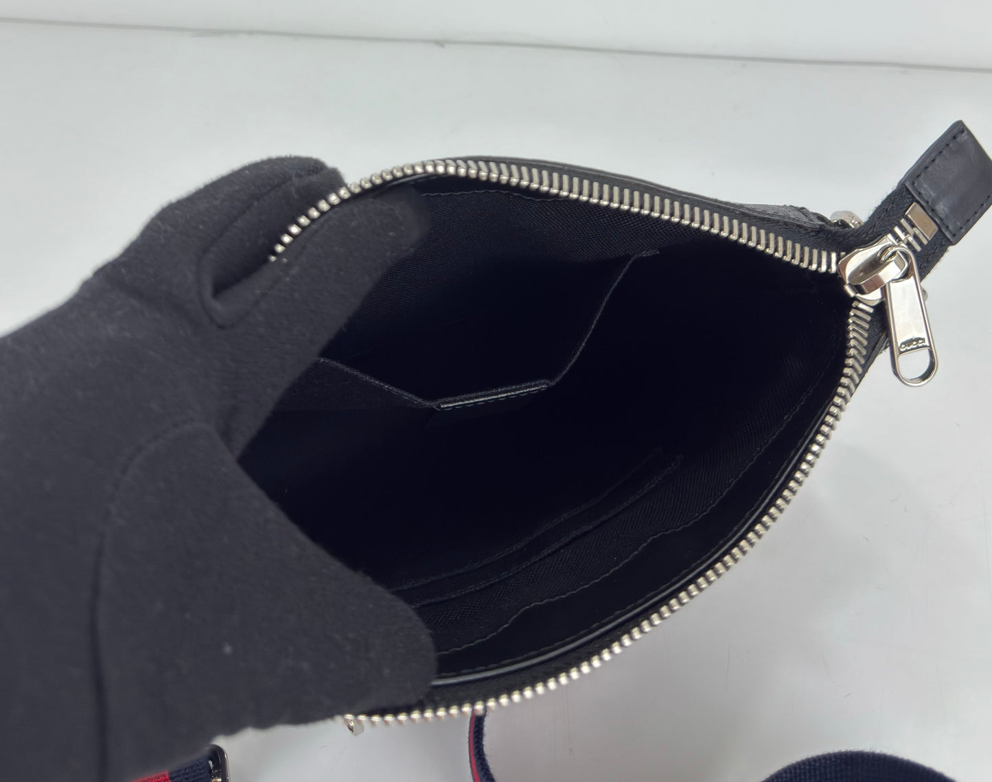 Gucci GG Supreme Small Messenger Bag