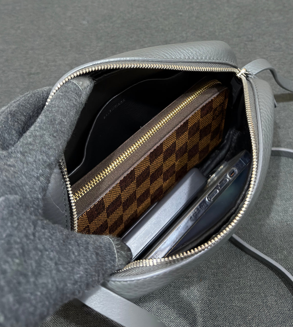 Balenciaga Everyday Camera Bag In Dark Gray
