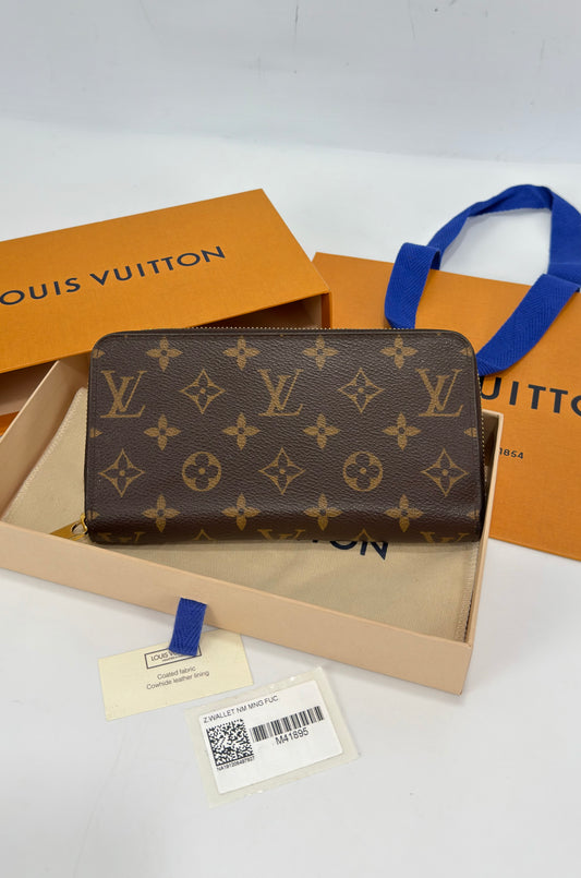 Louis Vuitton Monogram Zippy Wallet