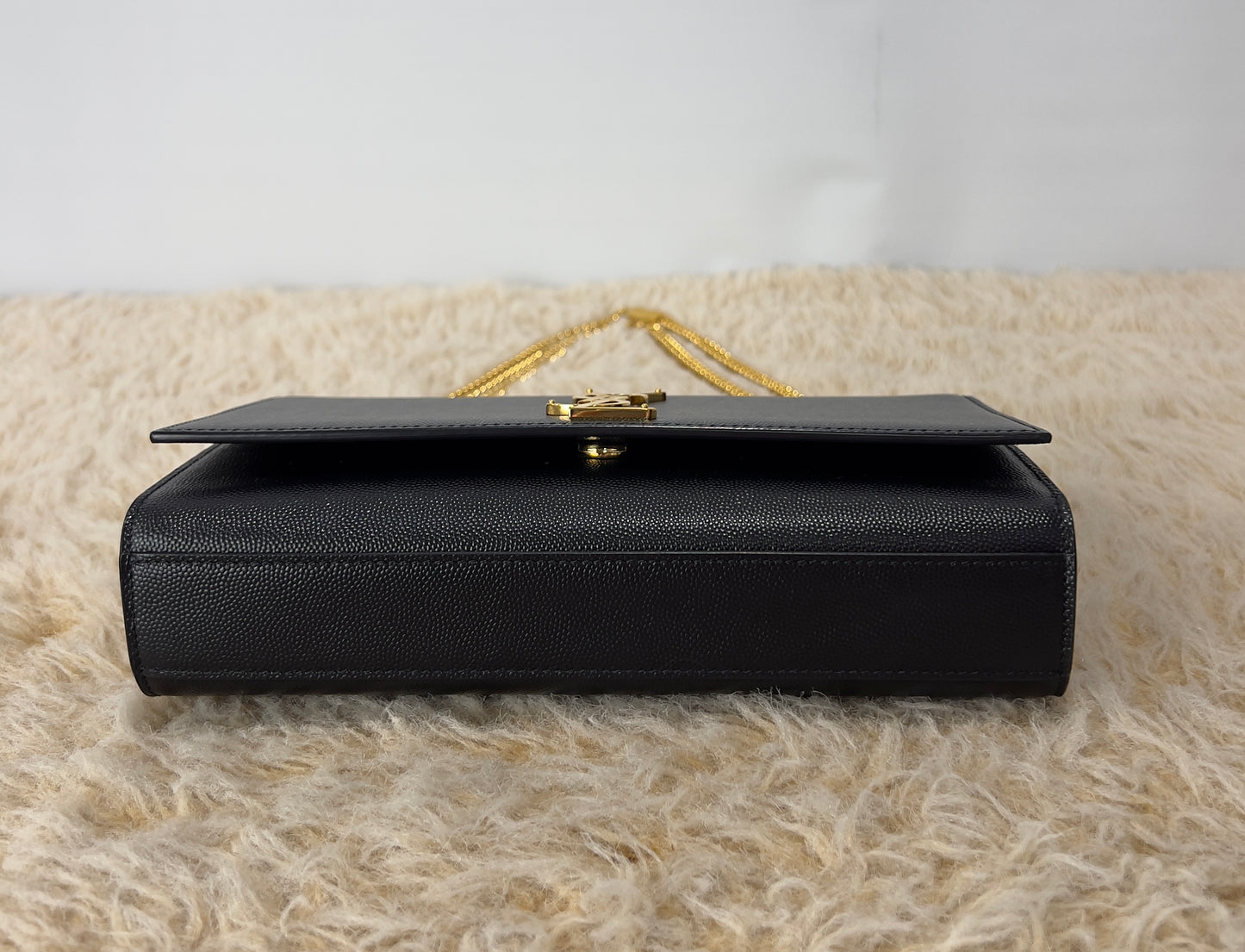 Saint Laurent Kate Medium In Grain De Poudre
Embossed Leather