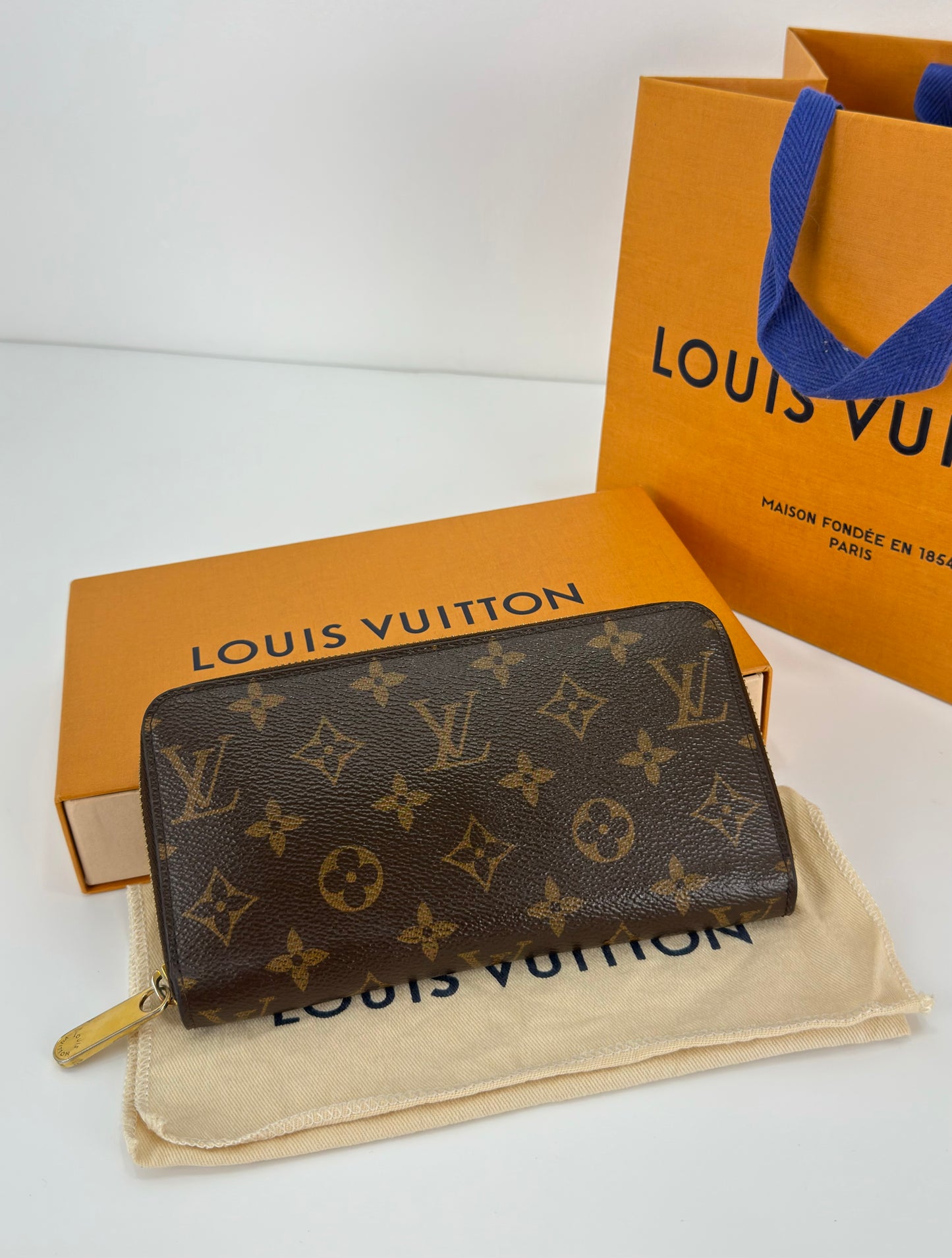Louis Vuitton Zippy Wallet In Monogram