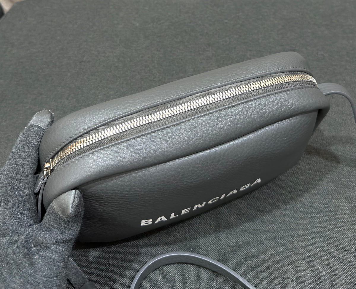 Balenciaga Everyday Camera Bag In Dark Gray
