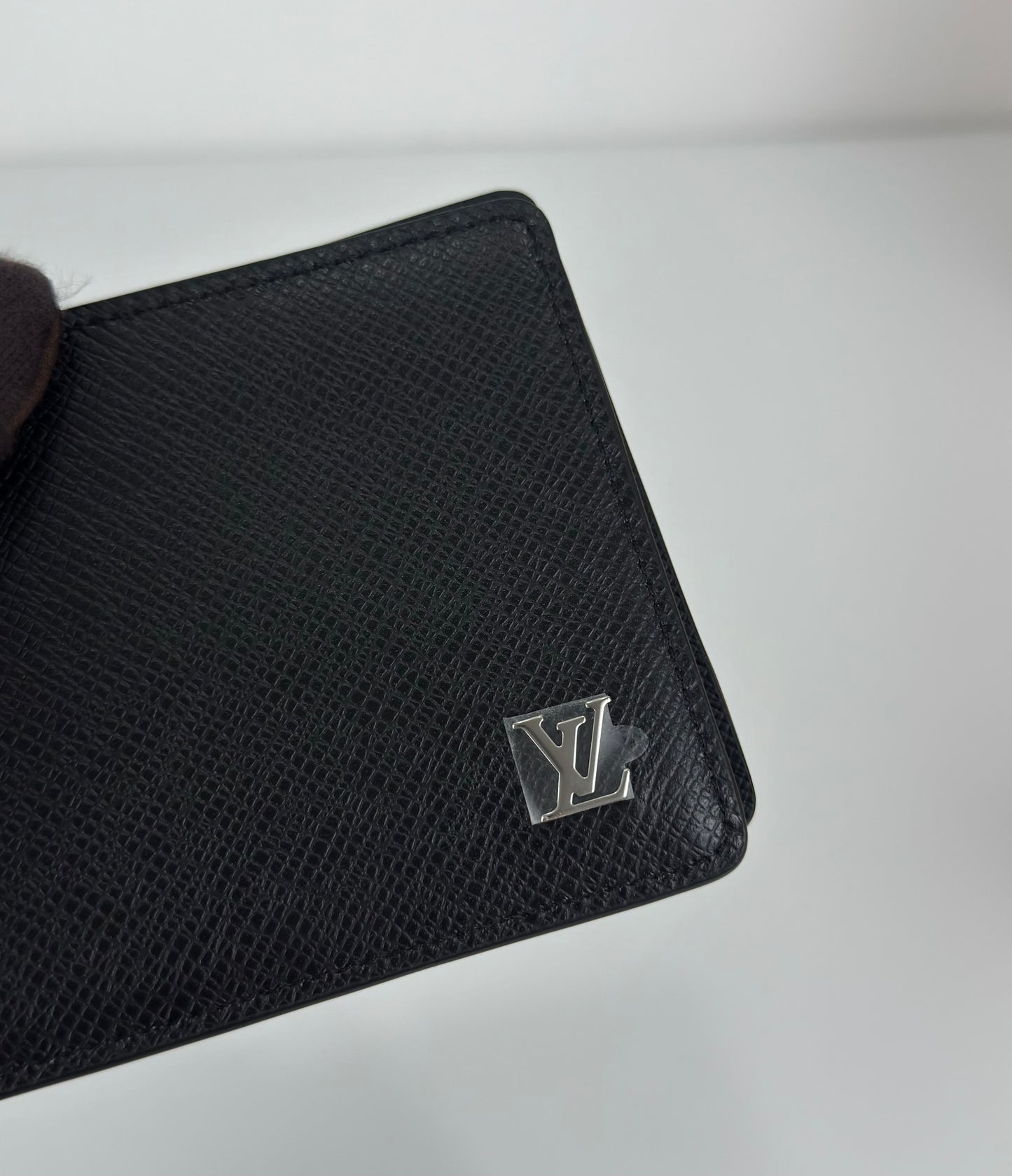 Louis Vuitton Multiple Wallet In Black Taiga Leather ( 1 )