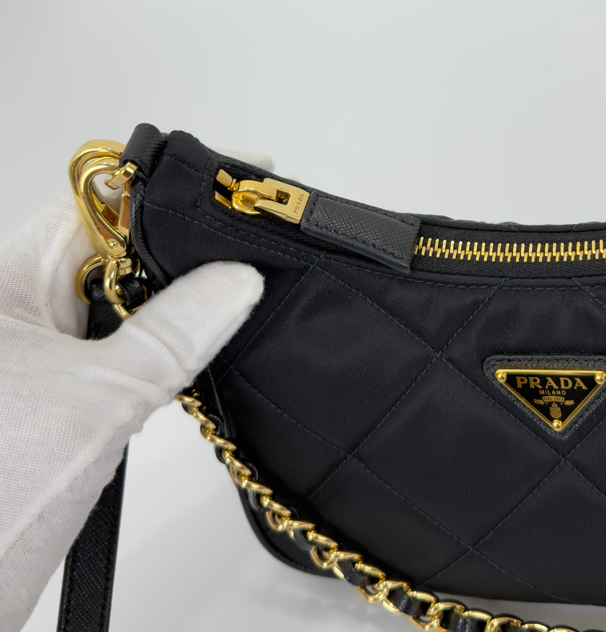 Prada Mini Re-Edition 1995 Chaîne Shoulder Bag