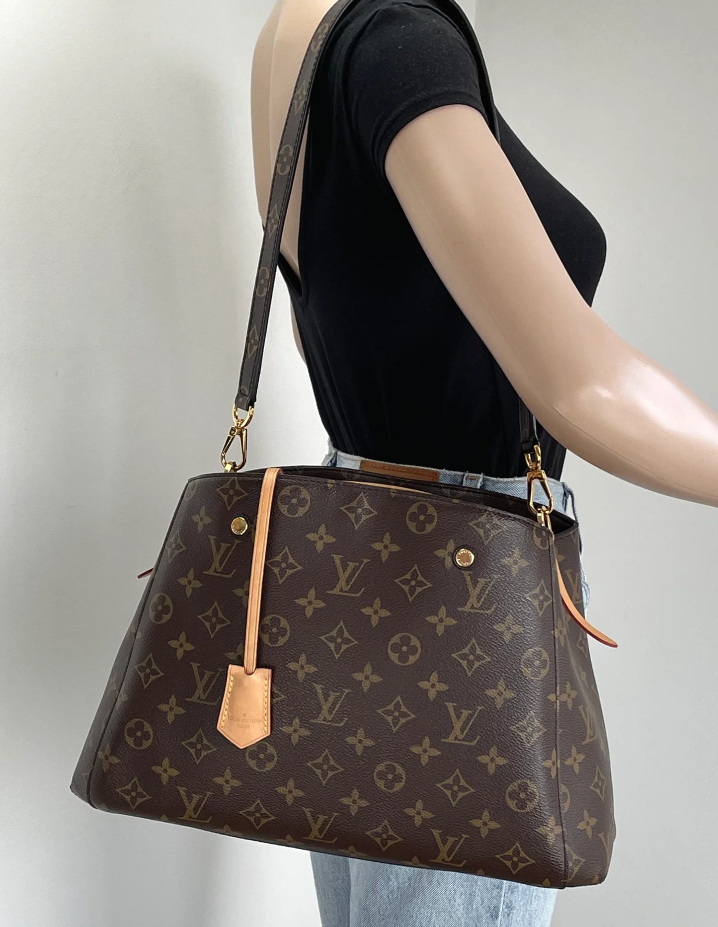 Louis Vuitton Monogram Canvas Montaigne MM