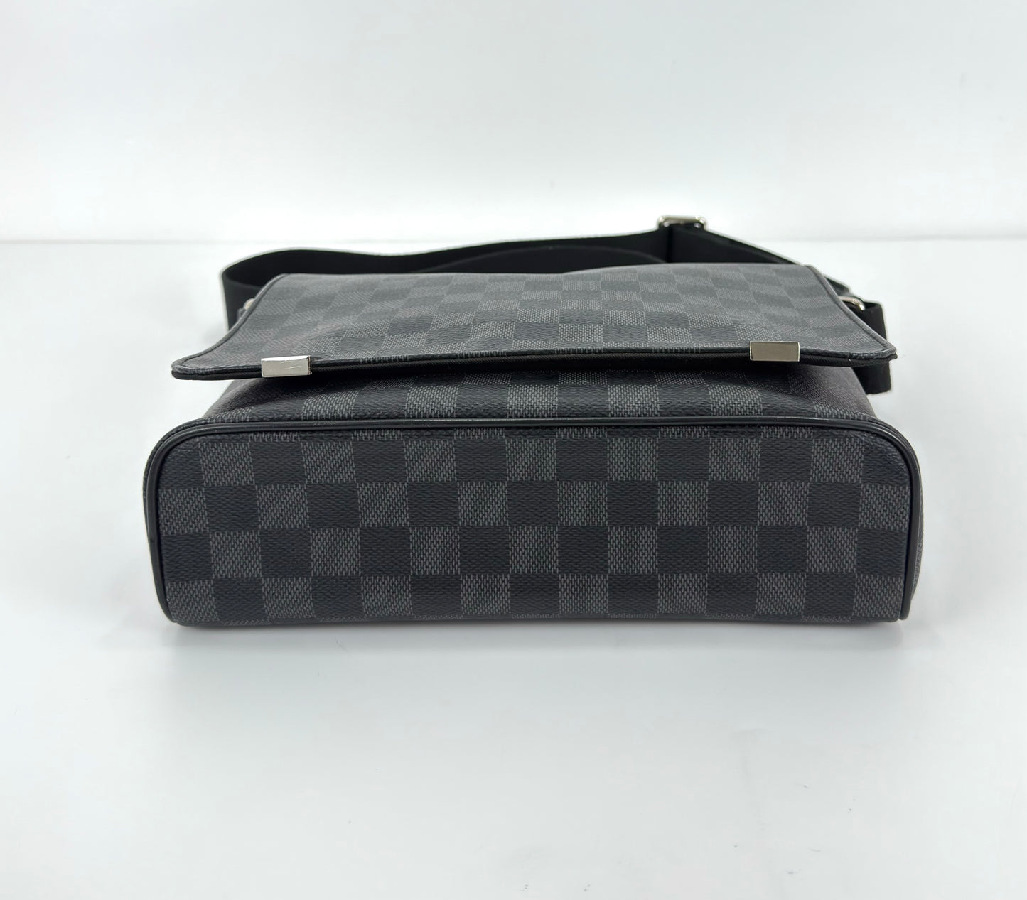 Louis Vuitton District PM Damier Graphite