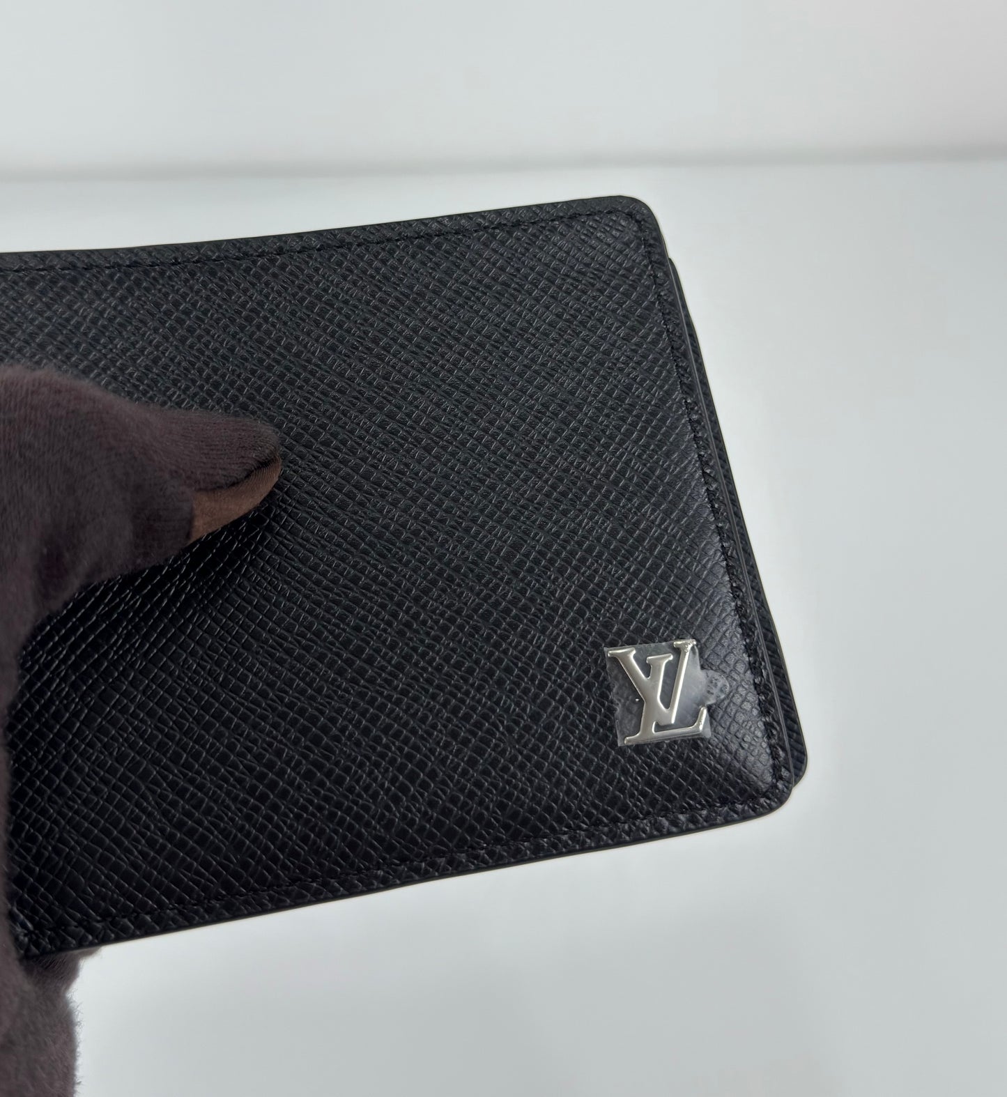 Louis Vuitton Multiple Wallet In Black Taiga Leather ( 3)