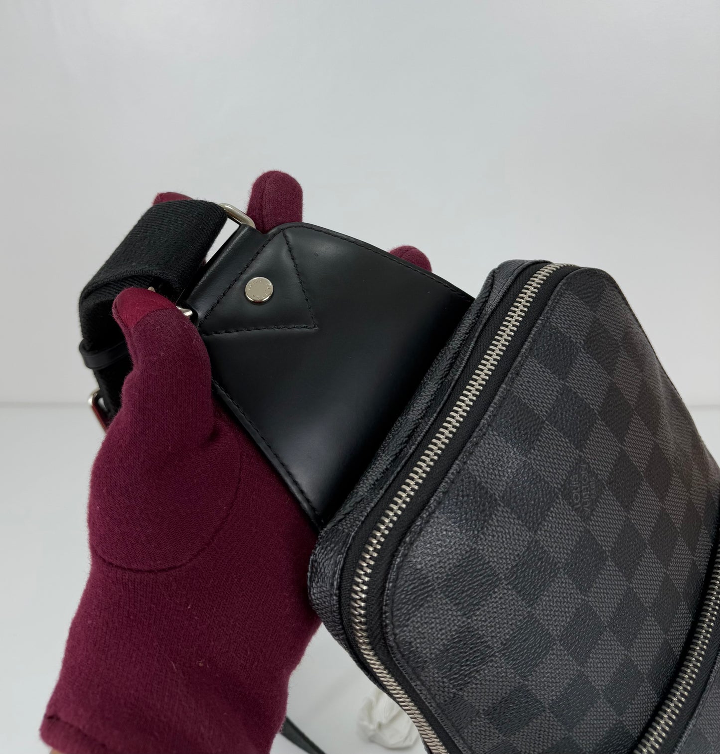 Louis Vuitton LV Avenue Sling Bag In Damier Graphite