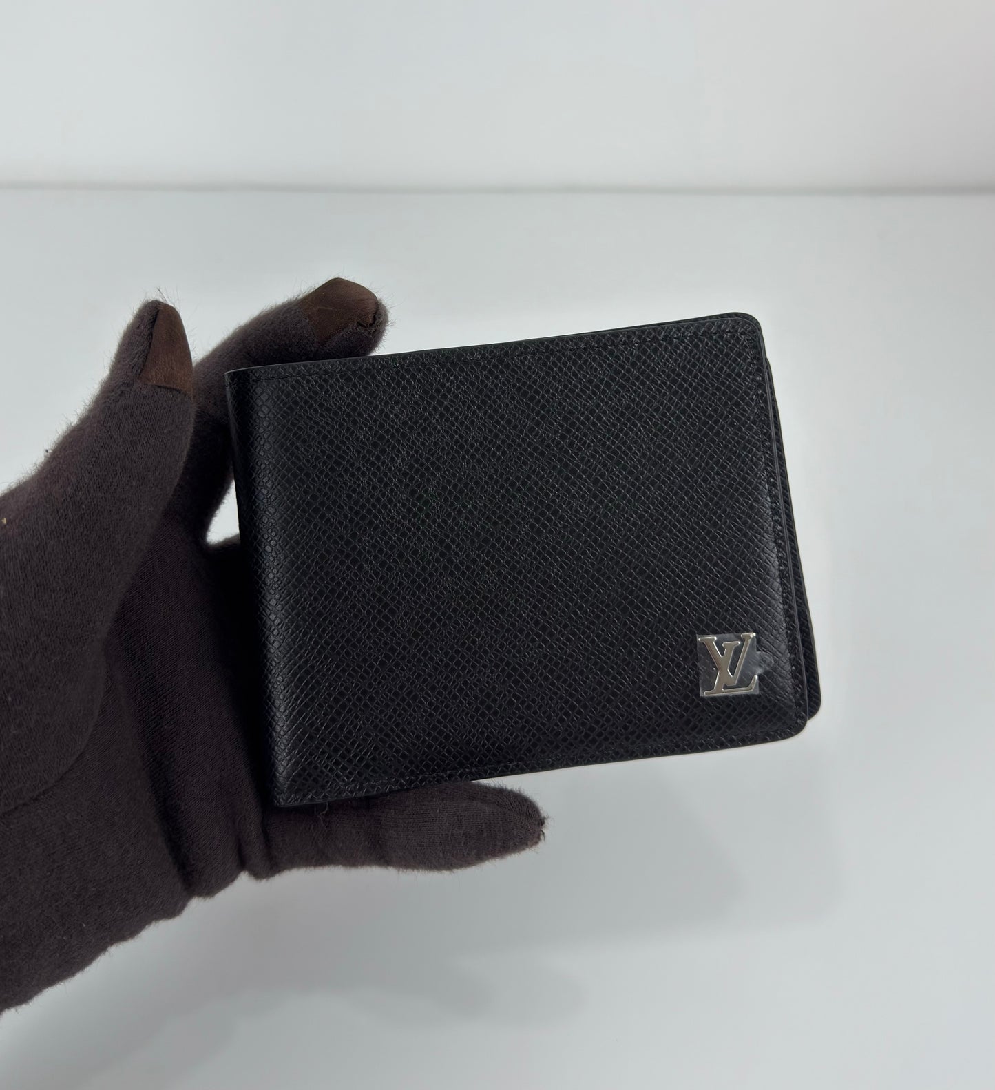 Louis Vuitton Multiple Wallet In Black Taiga Leather ( 3)