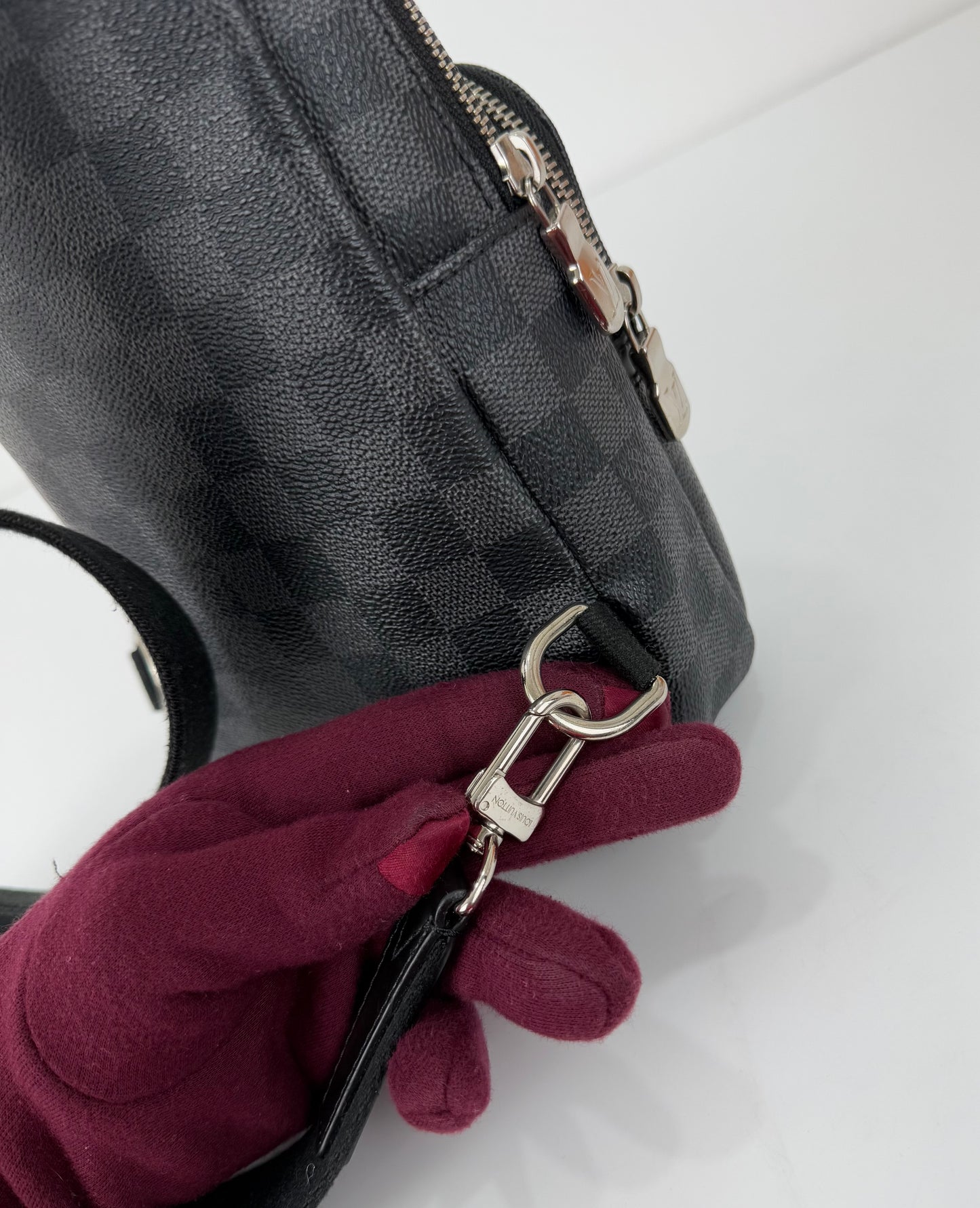 Louis Vuitton LV Avenue Sling Bag In Damier Graphite