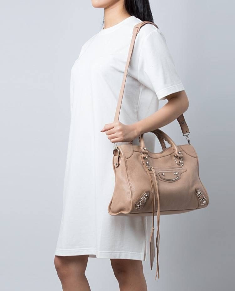 Balenciaga Rose De Sables Metallic
Edge Medium City Bag