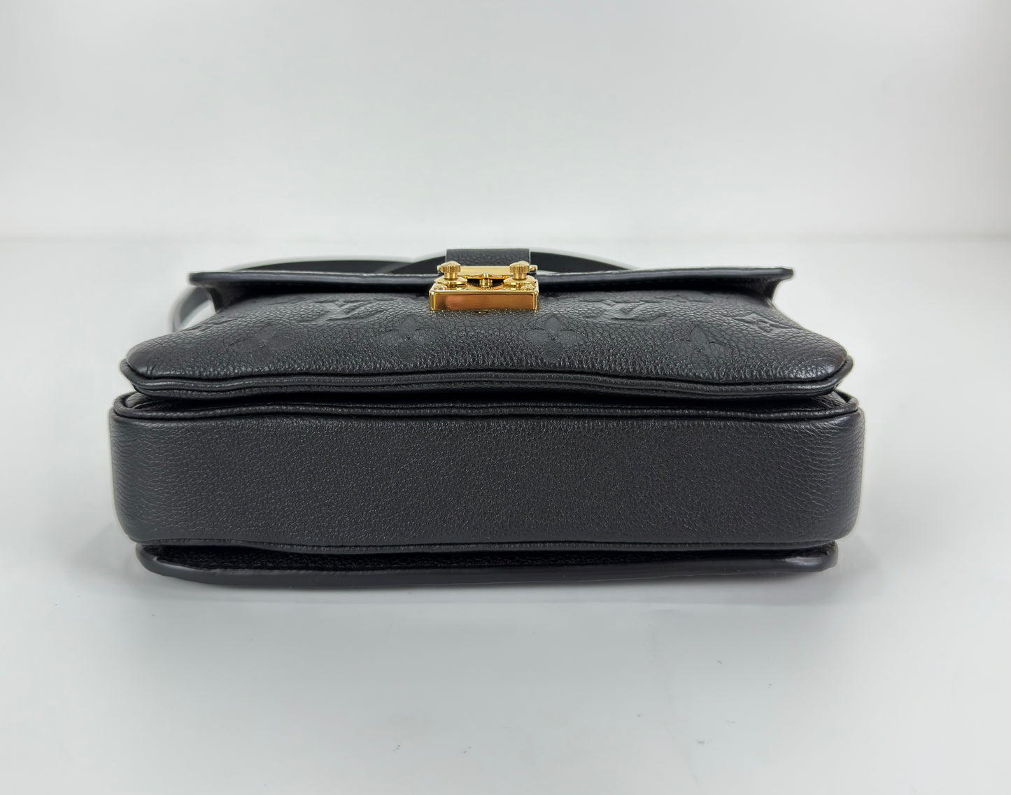 Louis Vuitton Pochette Métis East West Monogram Empreinte