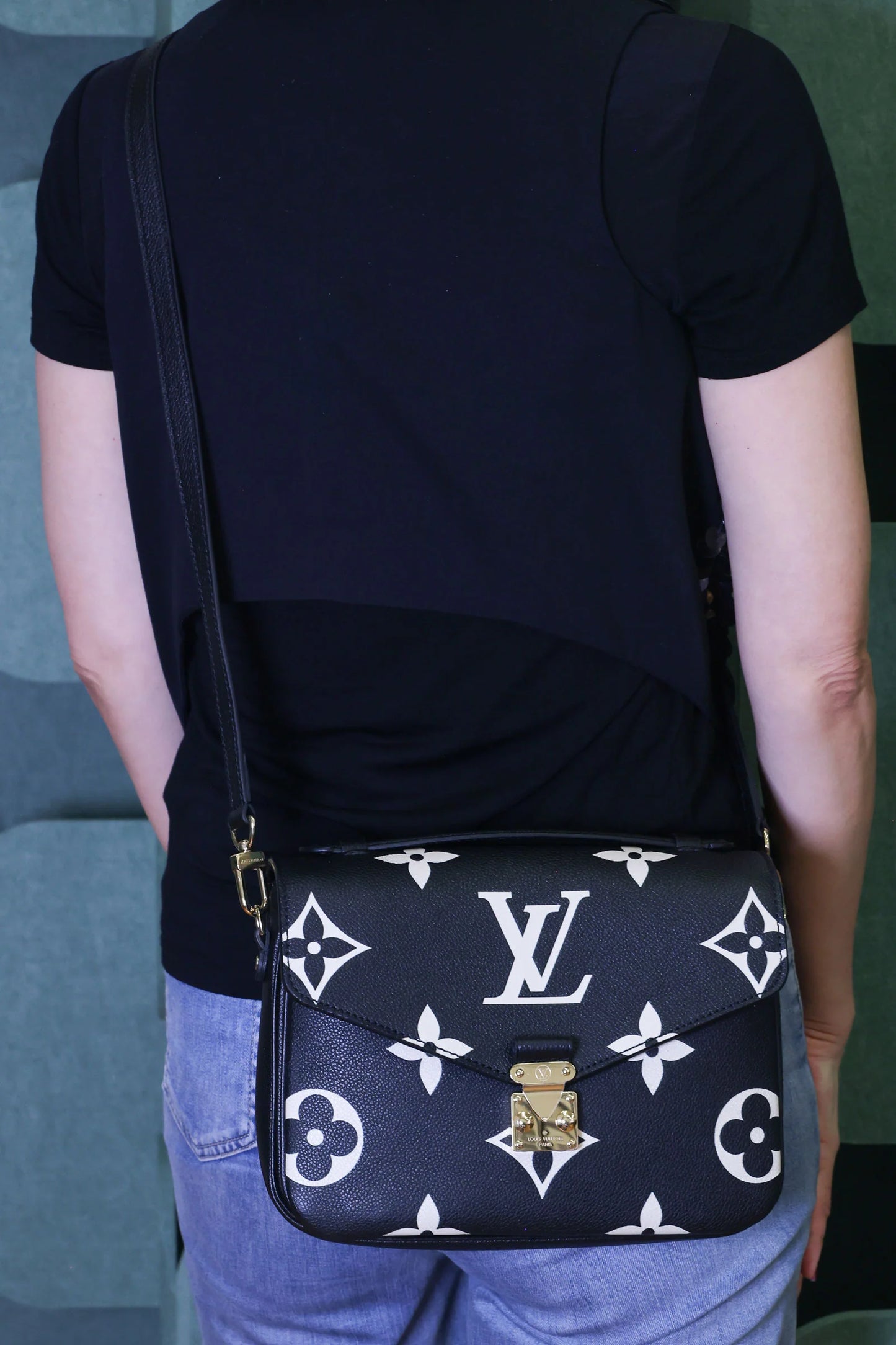 Louis Vuitton Pochette Métis Bicolor Monogram Empreinte