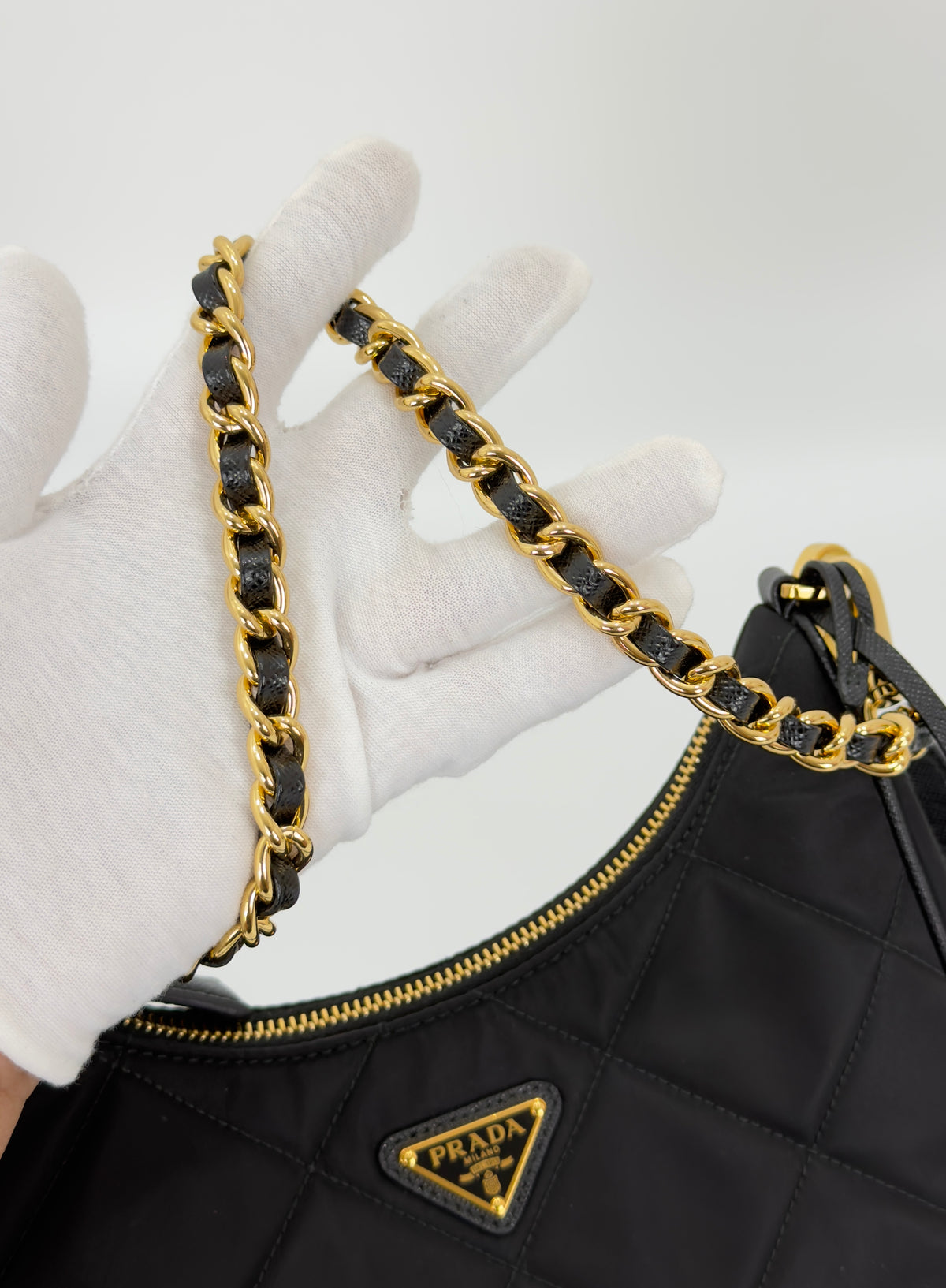 Prada Mini Re-Edition 1995 Chaîne Shoulder Bag