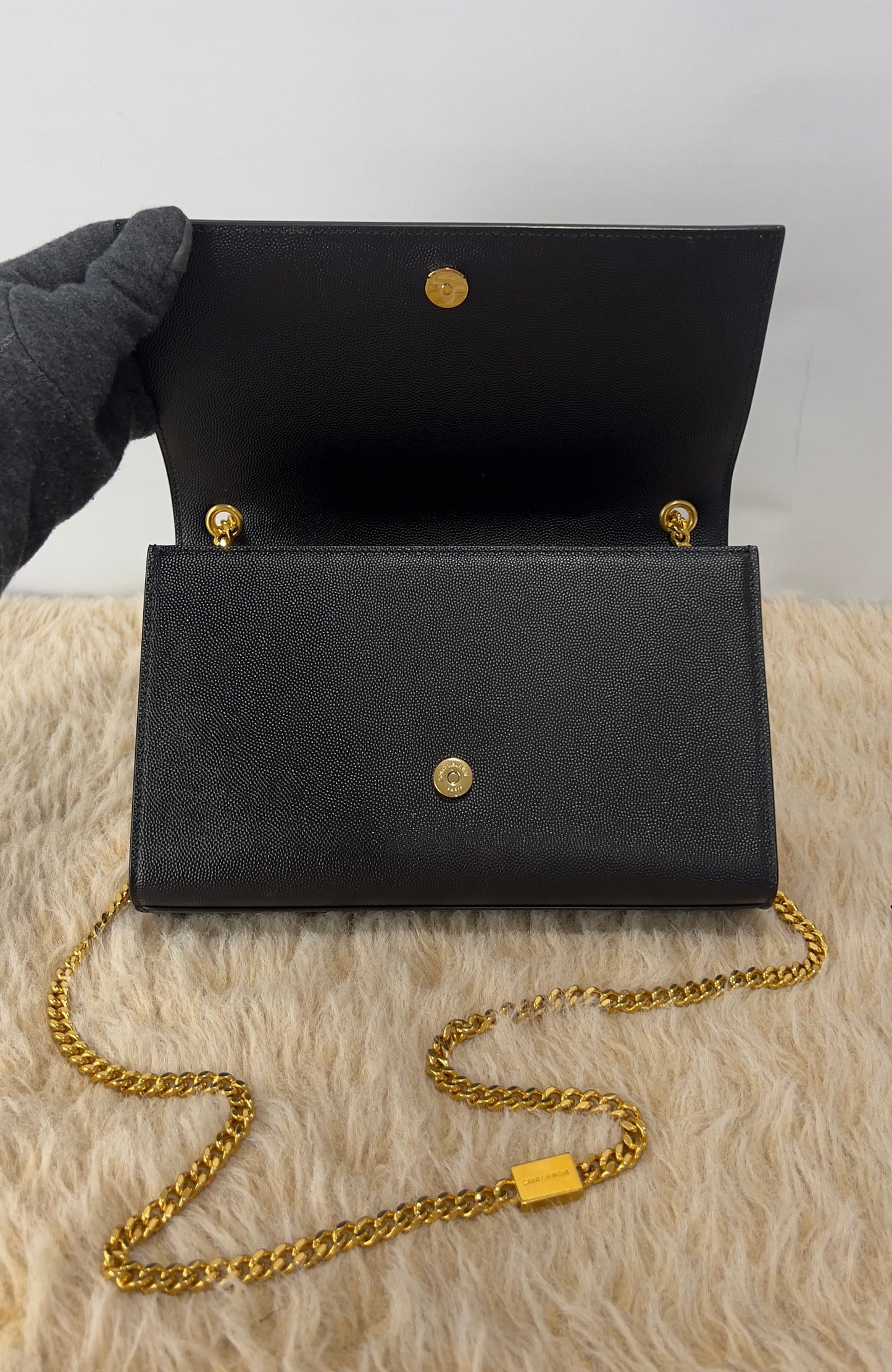 Saint Laurent Kate Medium In Grain De Poudre
Embossed Leather