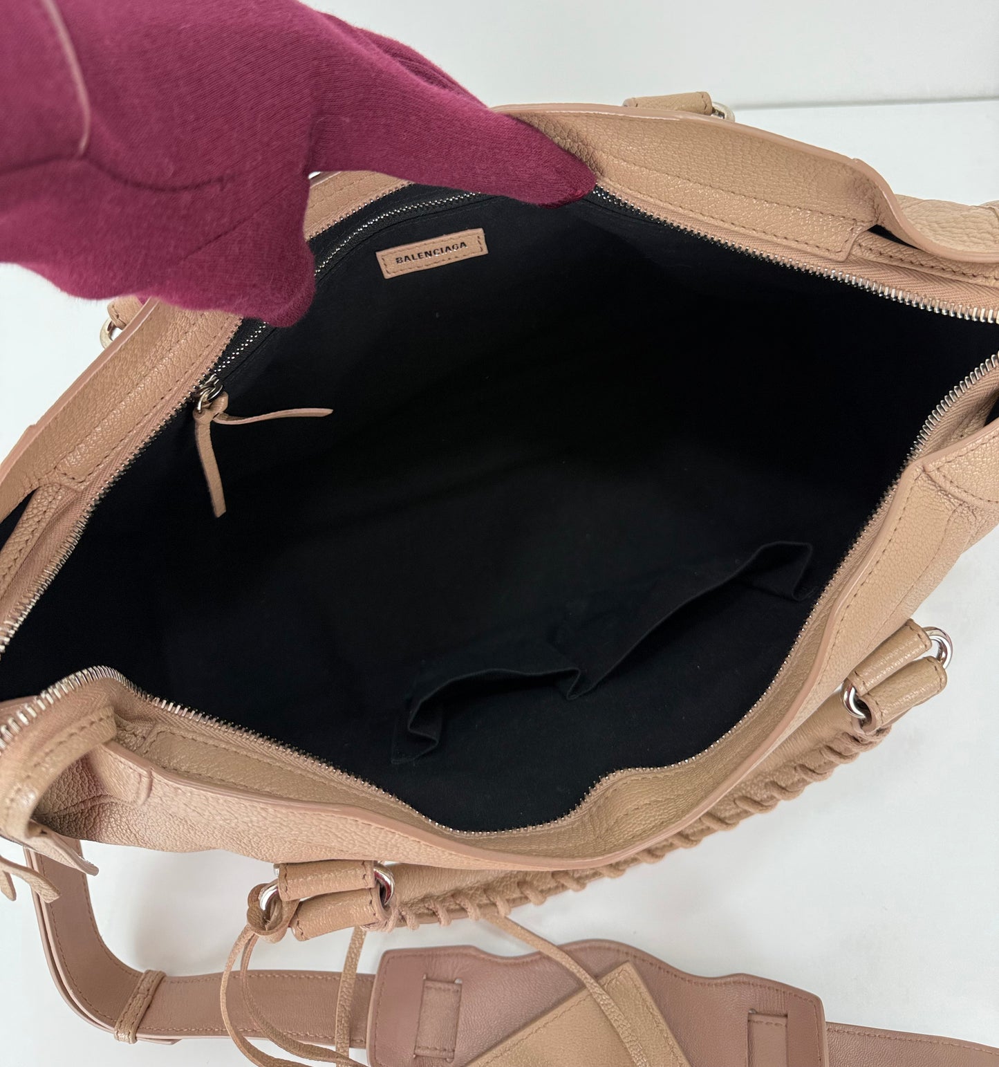 Balenciaga Rose De Sables Metallic
Edge Medium City Bag