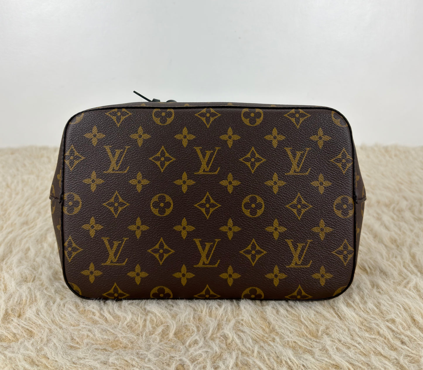 Loui Vuitton Neo Noe MM Monogram Canvas