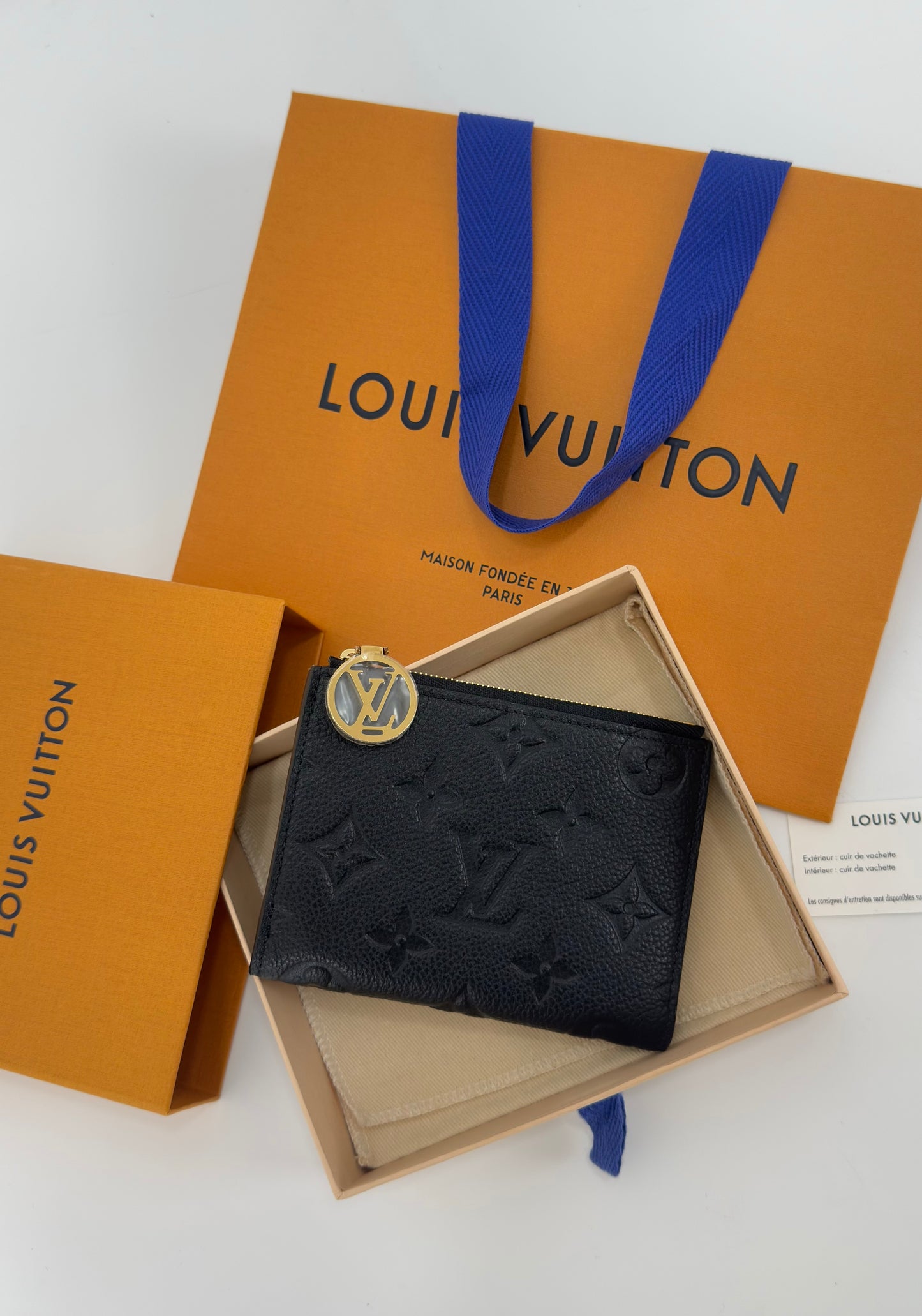 Louis Vuitton Monogram Empreinte Leather
Portefeuille Lisa Wallet (1)