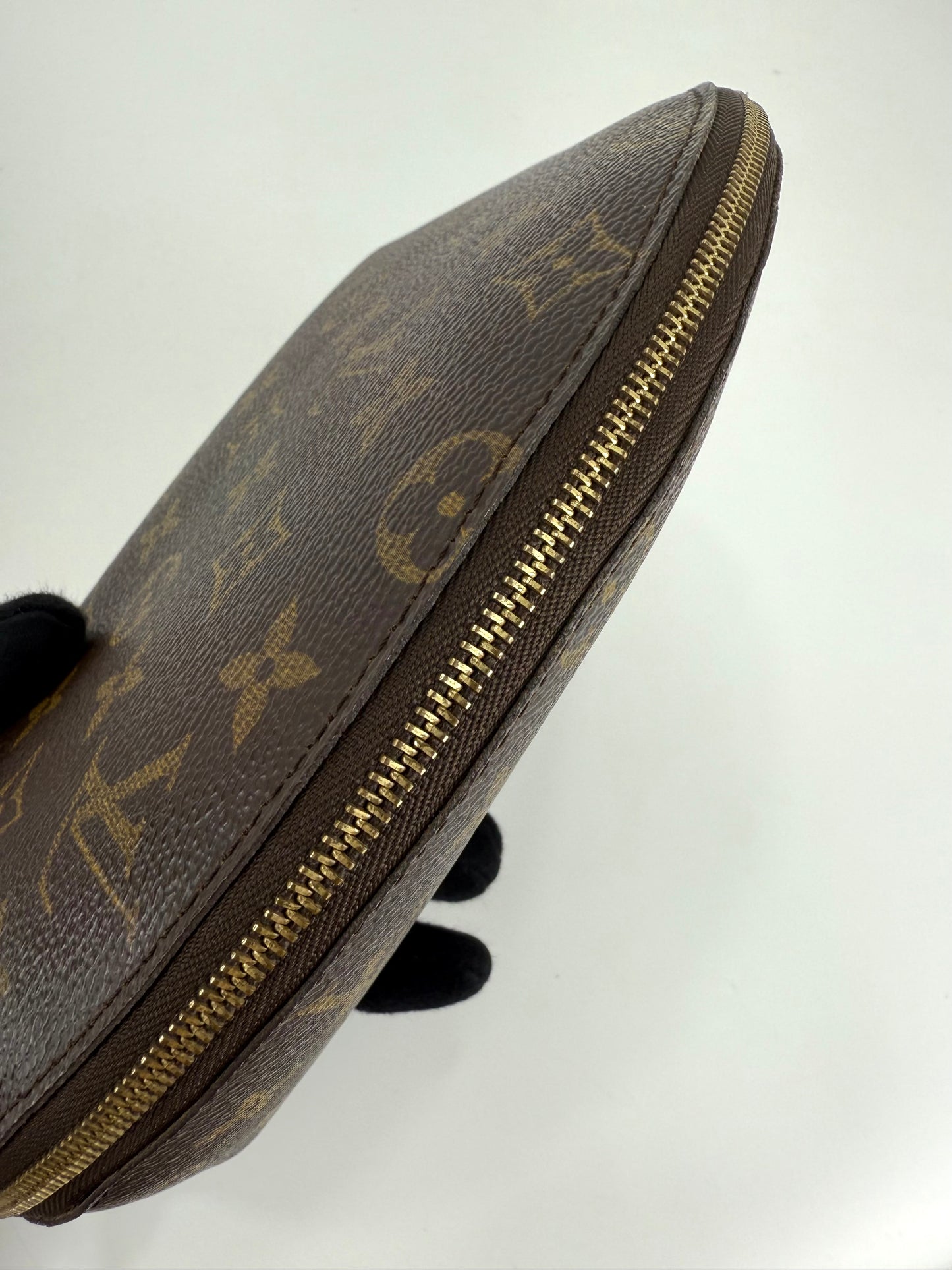 Louis Vuitton Monogram Trousse Demi Ronde
Cosmetic Pouch