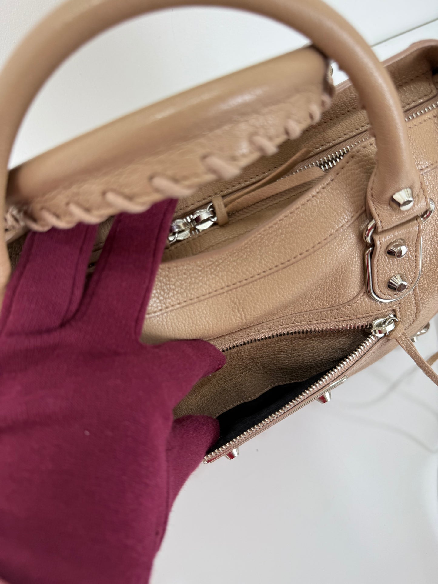 Balenciaga Rose De Sables Metallic
Edge Medium City Bag