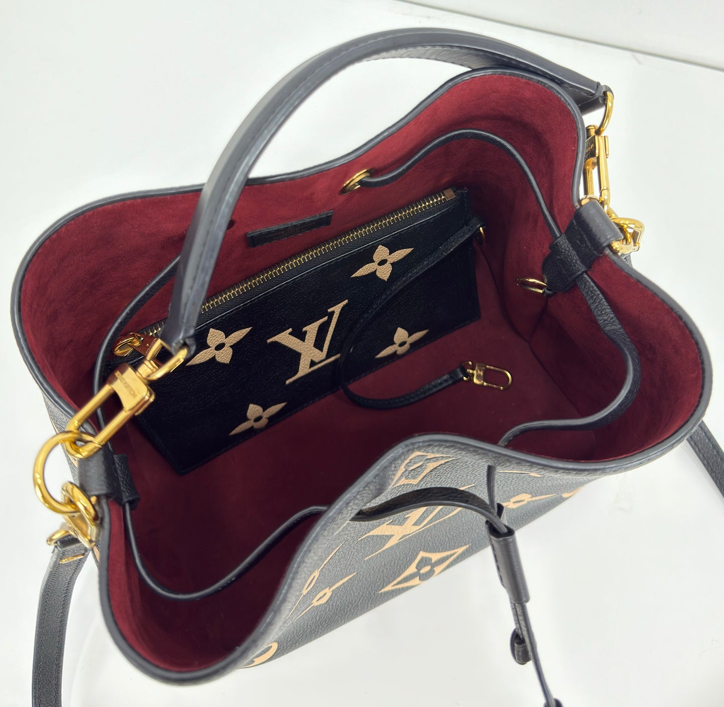 Louis Vuitton Neo Noe MM Bucket Bag Empreinte Leather