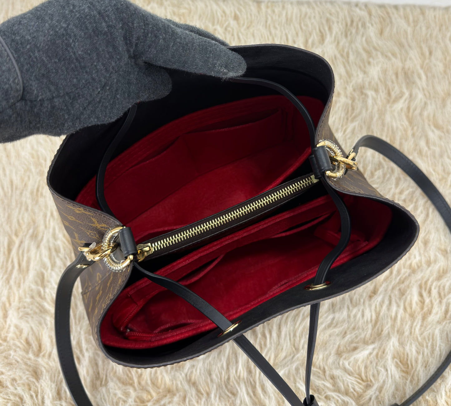 Loui Vuitton Neo Noe MM Monogram Canvas