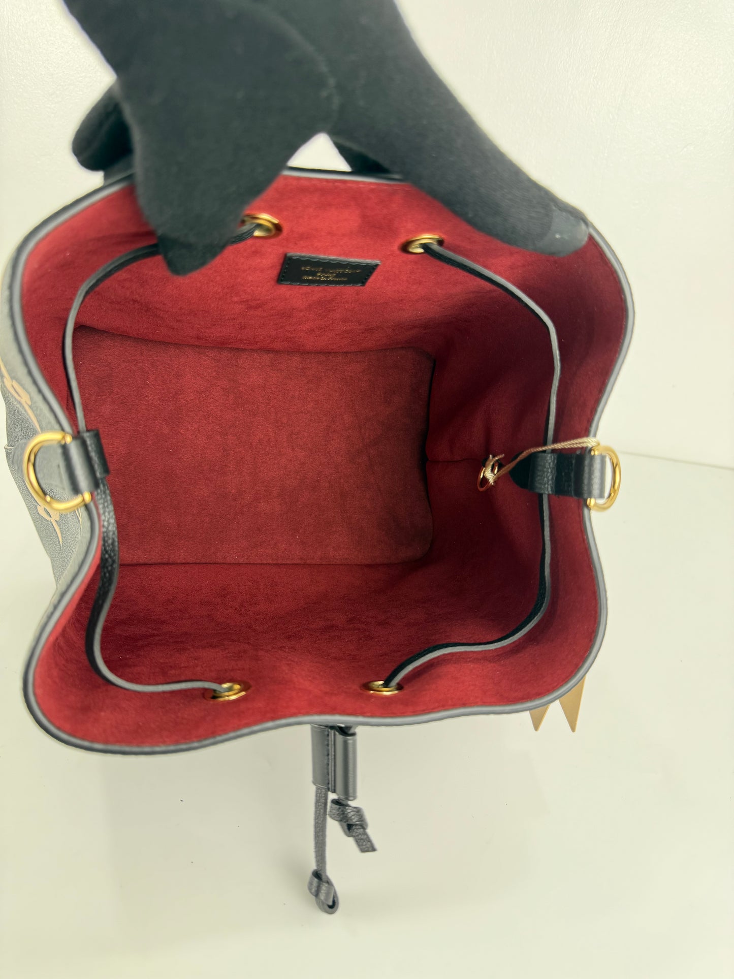 Louis Vuitton Neo Noe MM Bucket Bag Empreinte Leather
