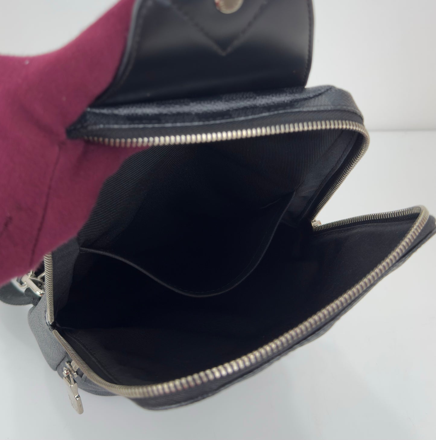 Louis Vuitton LV Avenue Sling Bag In Damier Graphite